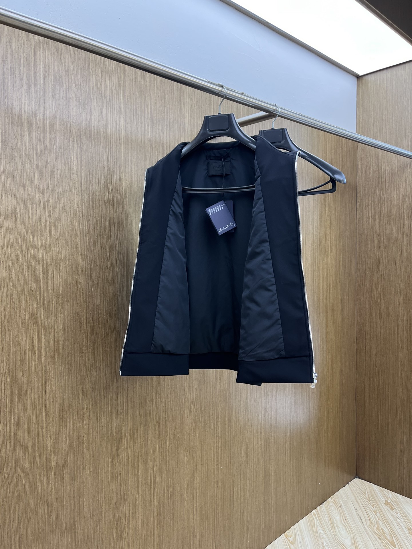 秋冬 PD 🔥官网独家专供最新时尚秋冬马甲 经典设计感与颜值爆棚的，品质更是无法挑剔品控可以直接入手，不