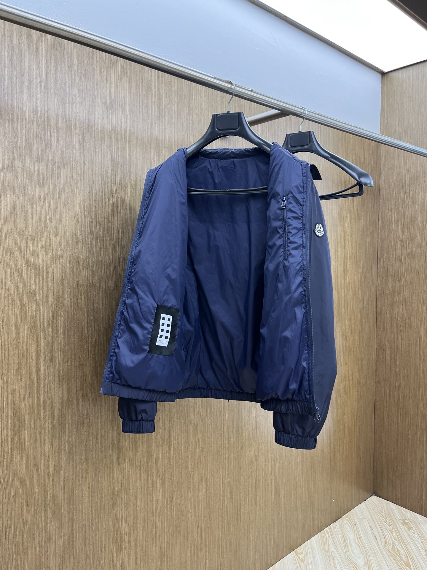 秋冬 Mon 🔥秋冬上新Moner奔驰联名款立领夹克 进口面料 定制五金 fjj细节满满 简约时尚 适配