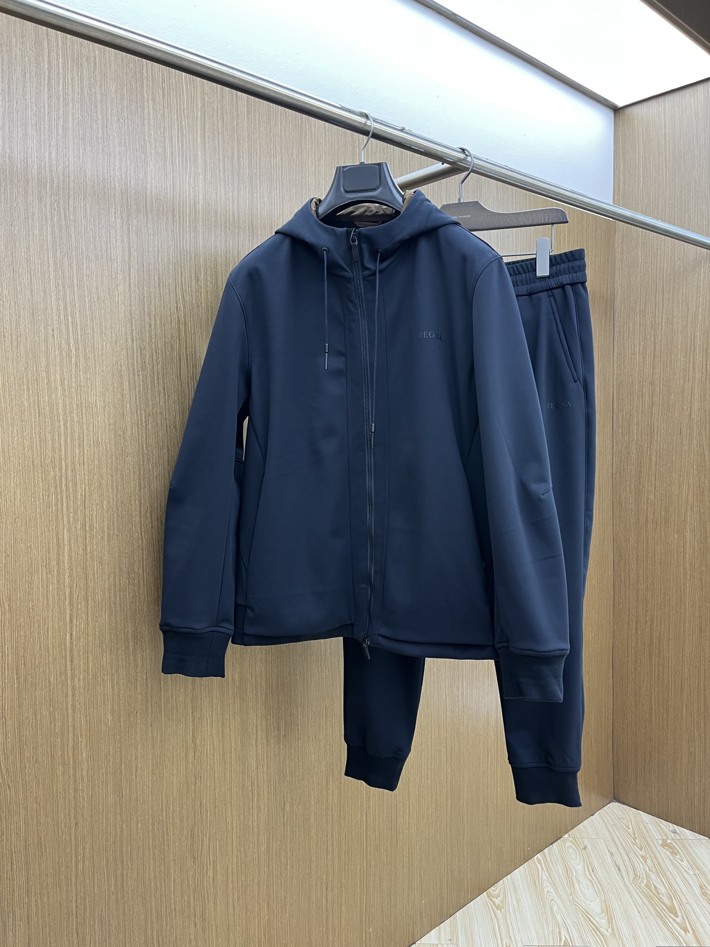 NO:520092,Autumn and Winter ZZ official website exclusively provides new autumn and winter jackets, breathable, comfortable and casual!  Full of high-end feeling!  Detailed and high-end, warm and comfortable, with velvet-in-house warm design, impeccable workmanship!  The original high-end fabric looks high-end!  FJJ fabric is soft, delicate and comfortable, moisture absorption, quick drying, breathable, neat and stylish. Code number M-3XL, Jackets & coats, alexander wang19860909秋冬 ZZ 官网独家专供秋冬新款外套 透气舒适休闲！高级感满满！细节精致高档,保暖舒适 内里加绒保暖设计 做工无可挑剔！原版高端面料很显高级！fjj面料柔软细腻舒适 吸湿速干透气,利落有型.码数M-3XL,,jackets & coats,alexander wang,Men's clothing