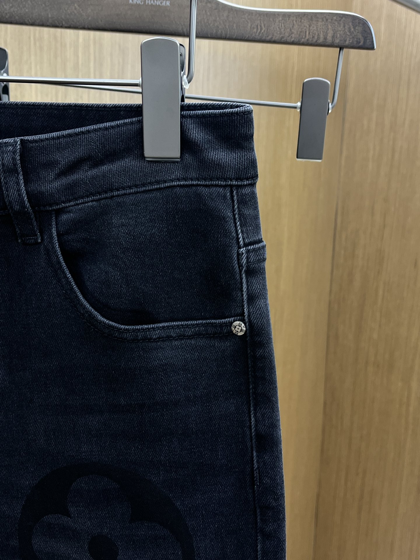 秋冬 Lv 🔥高端定制、2025早秋最新款牛仔裤 柜台同步发售 原版定制复刻 客供五金辅料 原单品质 进