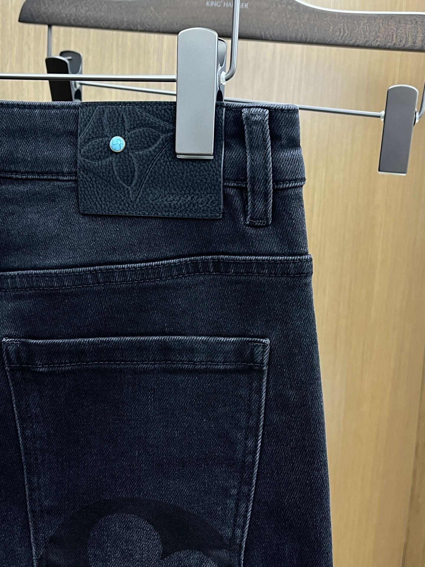 秋冬 Lv 🔥高端定制、2025早秋最新款牛仔裤 柜台同步发售 原版定制复刻 客供五金辅料 原单品质 进