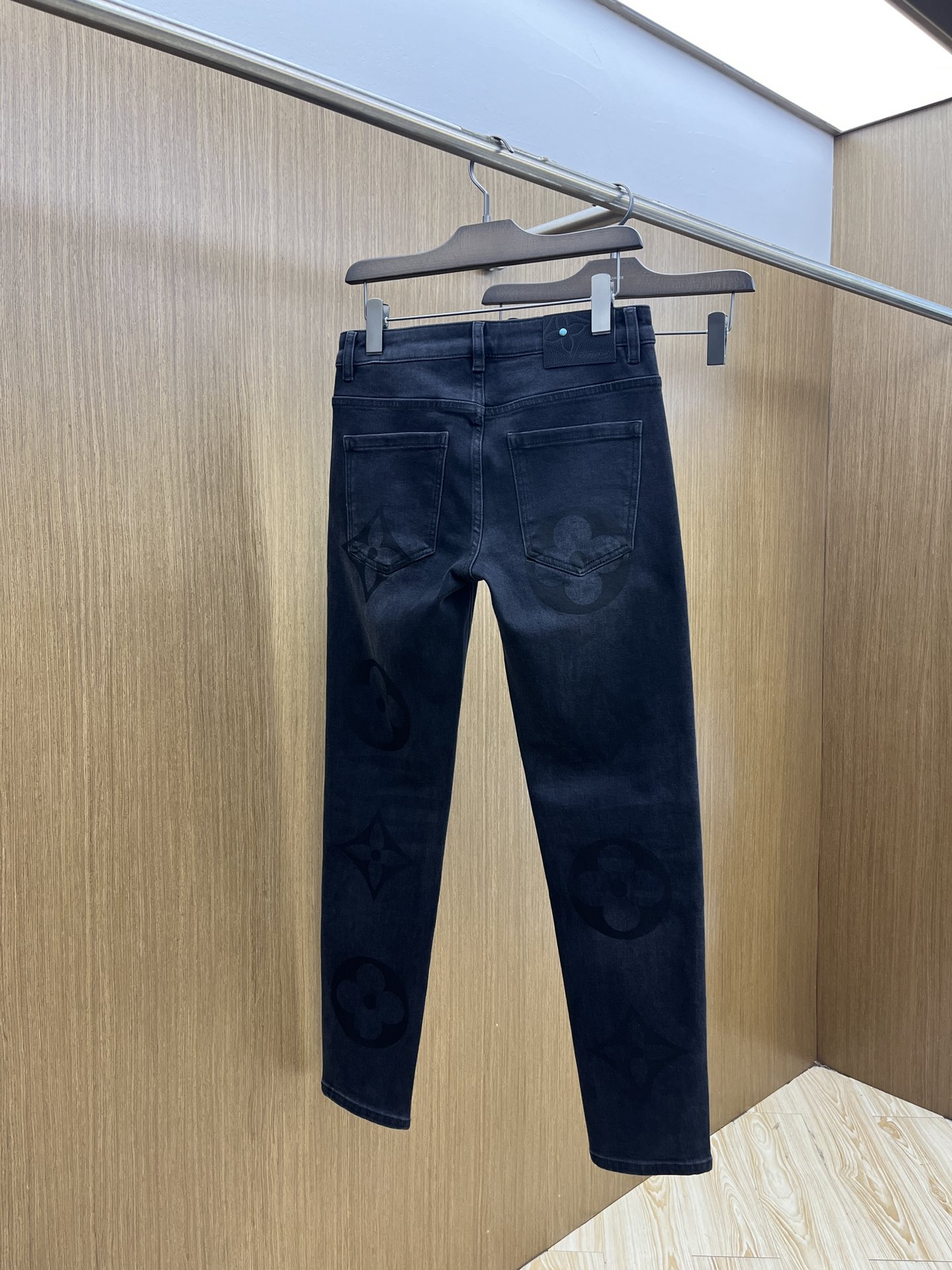 秋冬 Lv 🔥高端定制、2025早秋最新款牛仔裤 柜台同步发售 原版定制复刻 客供五金辅料 原单品质 进