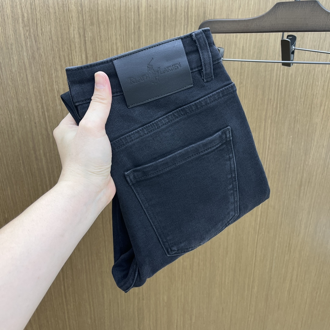 NO:516517,Autumn and winter Rlarh high-end customization, the latest jeans in early autumn 2025 are released simultaneously on the counter. Original custom reproduction. Customer-supplied hardware and accessories. Original quality. Imported fixed-color denim fabric. Heavy industry washing water. FDA fine workmanship and excellent upper body!  Selected single products, complete three standards, original single product, number 29-38, no 35. 37,,jeans,alexander wang19860909秋冬 Rlarh 高端定制、2025早秋最新款牛仔裤 柜台同步发售 原版定制复刻 客供五金辅料 原单品质 进口固色牛仔面料 重工洗水 fda做工走线精细 上身绝佳！优选单品 三标齐全 原单出品 码数29-38无35. 37,,jeans,alexander wang,Men's clothing