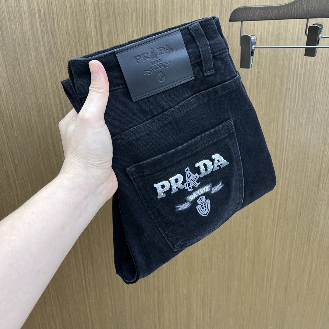 NO:516504,PD high-end customization, the latest jeans in early autumn 2025 are released simultaneously on the counter. Original customization reproduction. Customer-supplied hardware and accessories. Original quality. Imported fixed-color denim fabric. Heavy industry washing water. FDA fine workmanship and excellent upper body!  Selected single products, complete three standards, original single product, number 29-38, no 35. 37,,jeans,alexander wang19860909秋冬 PD 高端定制、2025早秋最新款牛仔裤 柜台同步发售 原版定制复刻 客供五金辅料 原单品质 进口固色牛仔面料 重工洗水 fda做工走线精细 上身绝佳！优选单品 三标齐全 原单出品 码数29-38无35. 37,,jeans,alexander wang,Men's clothing