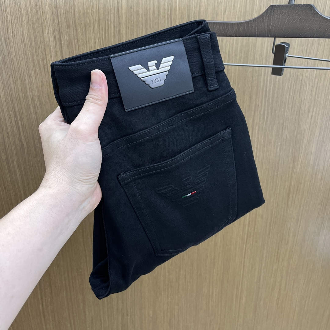 NO:516506,Autumn and winter AJ high-end customization, the latest jeans in early autumn 2025 are released simultaneously on the counter. Original custom reproduction. Customer-supplied hardware and accessories. Original quality. Imported fixed-color denim fabric. Heavy industry washing water. FDA fine workmanship and excellent upper body!  Selected single products, complete three standards, original single product, number 29-38, no 35. 37,,jeans,alexander wang19860909秋冬 AJ 高端定制、2025早秋最新款牛仔裤 柜台同步发售 原版定制复刻 客供五金辅料 原单品质 进口固色牛仔面料 重工洗水 fda做工走线精细 上身绝佳！优选单品 三标齐全 原单出品 码数29-38无35. 37,,jeans,alexander wang,Men's clothing