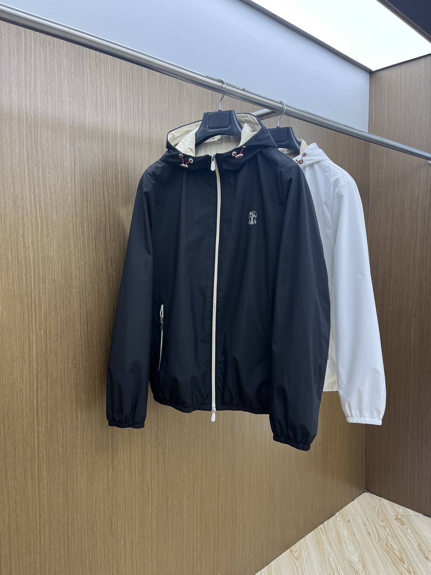 NO:511672,BC 1945ss early autumn new style BC hooded jacket, the hat is not removable, autumn hot jacket, granular fleece fabric is comfortable and comfortable, lazy and casual, combined with clean and simple colors, it is particularly durable, fsh is suitable for daily wear~ I love to launch sports items embellished with vitality prints!  Size 48-56, Jackets & coats, Jackets & coats, Hats, Alexander wang19860909秋冬 BC 1945ss早秋新款 BC连帽夹克外套,帽不可拆,秋季爆款外套,颗粒绒面料穿上就是舒适自在又显瘦的存在,慵懒而随性,结合干净简单的色系就特别耐看,fsh适合日常穿着~倾情推出缀饰活力印花的运动单品！ 尺码48-56,,jackets & coats,jackets & coats,hats,alexander wang,Men's clothing