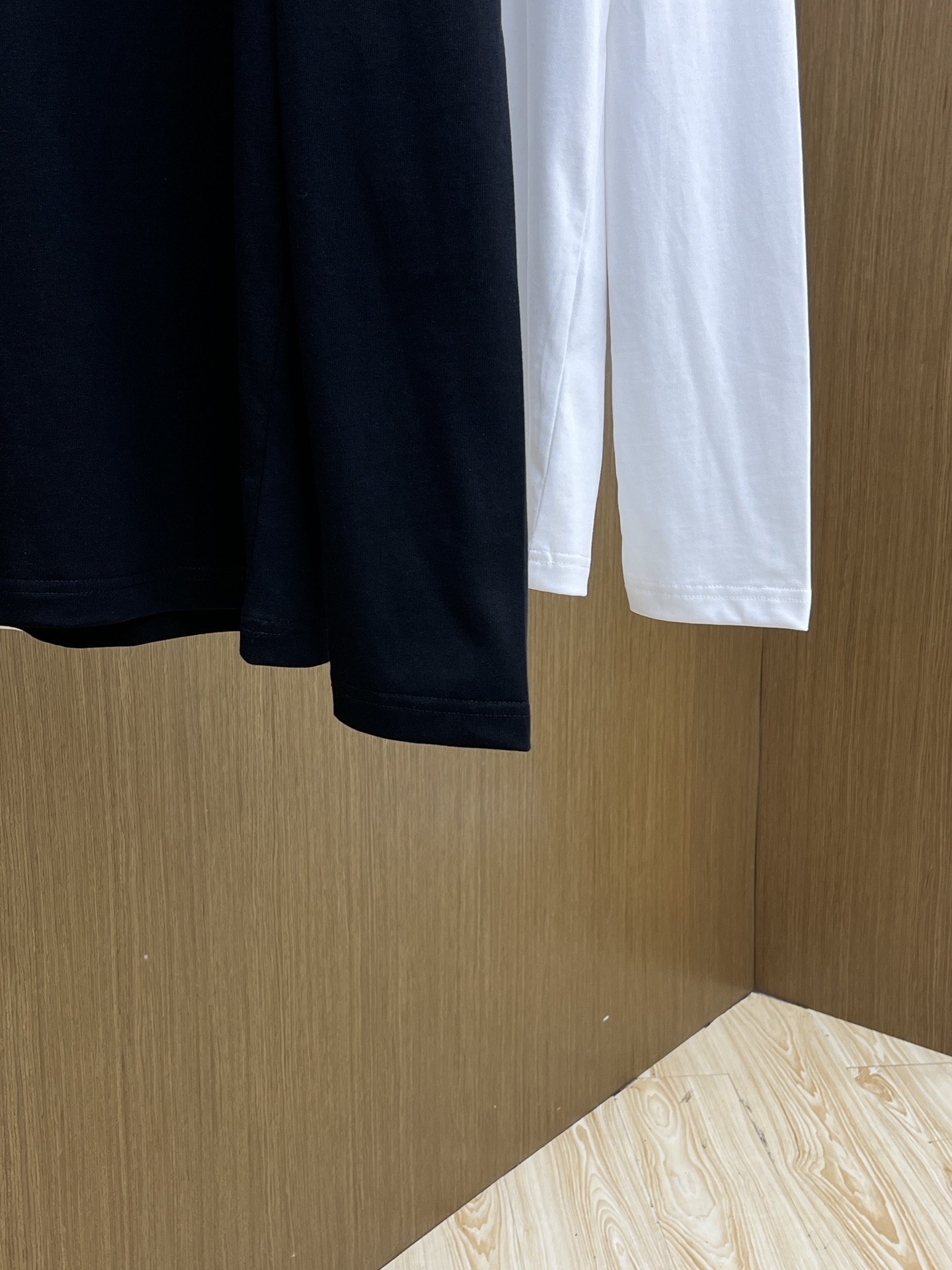 秋冬 lP🆕 🔥🔥s秋冬新品长袖T恤 、圆领独家定制丝光棉棉面料，明星最爱时装味休闲简单大方 品牌log