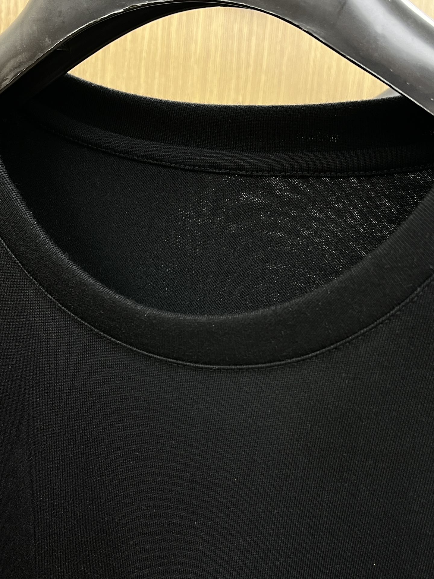 秋冬 lP🆕 🔥🔥s秋冬新品长袖T恤 、圆领独家定制丝光棉棉面料，明星最爱时装味休闲简单大方 品牌log