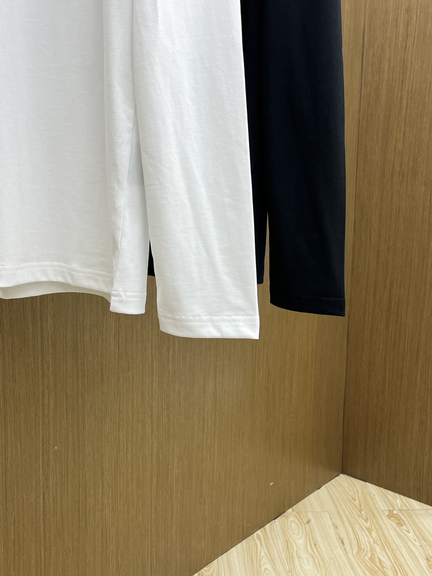 秋冬 lP🆕 🔥🔥s秋冬新品长袖T恤 、圆领独家定制丝光棉棉面料，明星最爱时装味休闲简单大方 品牌log