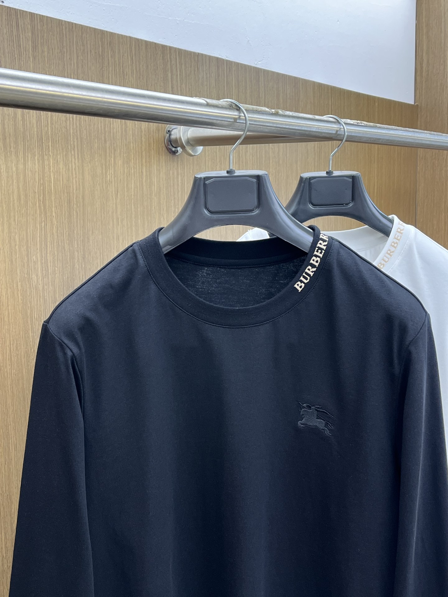 秋冬 BBR 🔥🔥s秋冬新品长袖T恤 、圆领独家定制丝光棉棉面料，明星最爱时装味休闲简单大方 品牌log