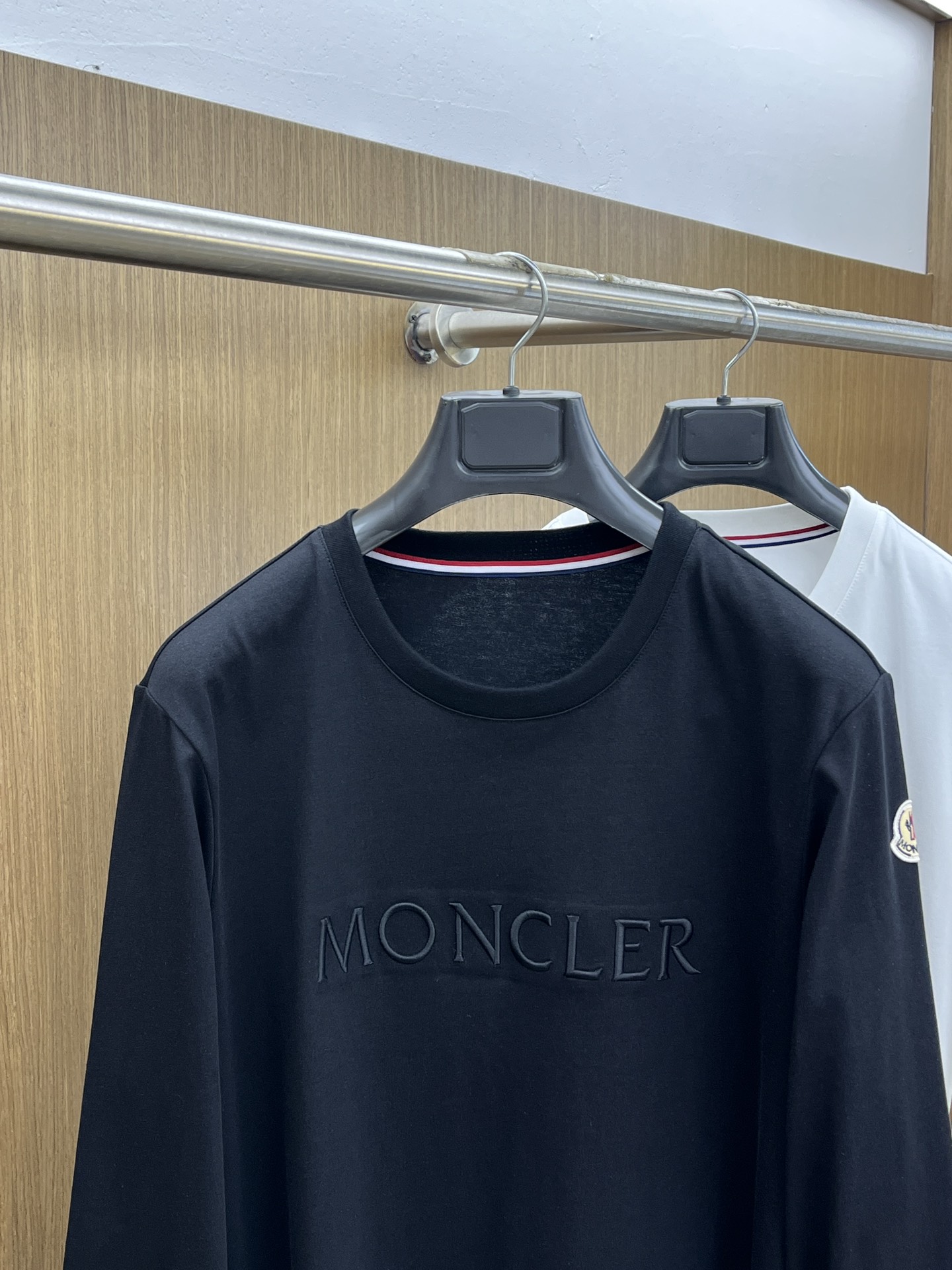秋冬 Mon 🔥🔥s秋冬新品长袖T恤 、圆领独家定制丝光棉棉面料，明星最爱时装味休闲简单大方 品牌log