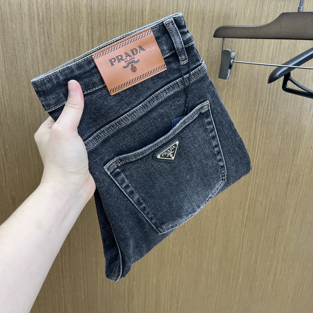 NO:504118,PD SS autumn and winter new product super soft wash jeans, top body is handsome, small straight-fitting design, slim-fitting cut, men's top casual cotton!  High-end stretchy all-season versatile commuter jeans for men!  The style is extremely versatile, the fabric is elastic and the material is also outstanding, with a bit retro and old style. The thick fabric is suitable for all seasons to wear and the industry's exclusive first-time model, and the four seasons versatile commuter model!  This high-end slim elastic tight jeans are versatile and comfortable!  29-38 (no 35,37), jeans,alexander wang19860909秋冬 PD SS秋冬新品超柔和水洗牛仔裤 ,上身爆帅,小直筒设计,修身裁剪,男款顶级休闲棉质！高端弹力四季百搭通勤牛仔男裤！款式极其的百搭,面料弹力,材质也十分出众,有点复古做旧的风格,厚面料适合四季穿着业内独家首发款,四季百搭通勤款！这类高端的修身弹力紧身牛仔裤,fxq百搭而且舒适！ 29-38（无35,37）,,jeans,alexander wang,Men's clothing