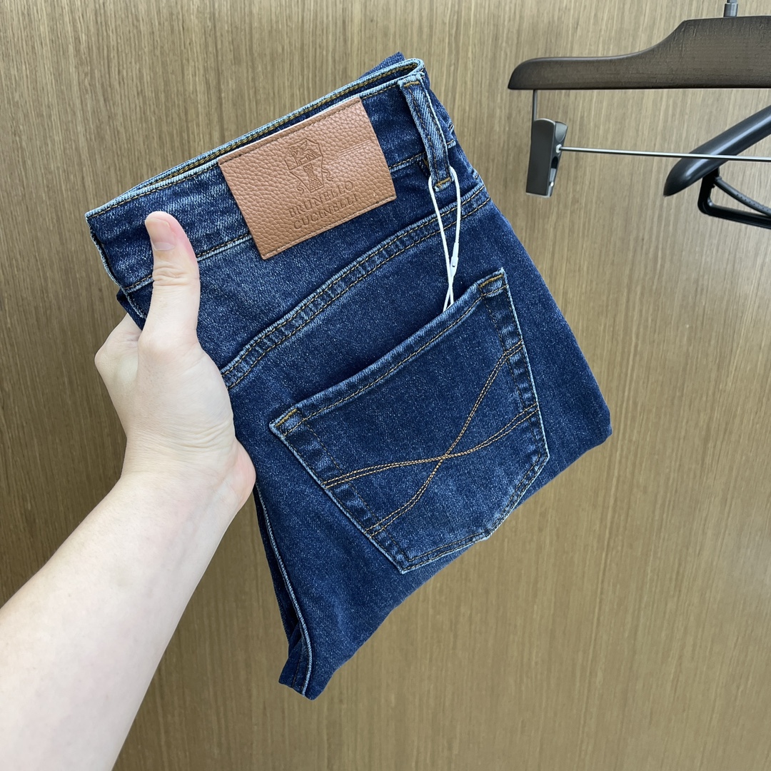 NO:504108,Autumn and Winter BC SS autumn and winter new products are super soft washed jeans, with a handsome upper body, a small straight-fitting design, slim-fitting cut, men's top casual cotton!  High-end stretchy all-season versatile commuter jeans for men!  The style is extremely versatile, the fabric is elastic and the material is also outstanding, with a bit retro and old style. The thick fabric is suitable for all seasons to wear and the industry's exclusive first-time model, and the four seasons versatile commuter model!  This high-end slim elastic tight jeans are versatile and comfortable!  29-38 (no 35,37), jeans,alexander wang19860909秋冬 BC SS秋冬新品超柔和水洗牛仔裤 ,上身爆帅,小直筒设计,修身裁剪,男款顶级休闲棉质！高端弹力四季百搭通勤牛仔男裤！款式极其的百搭,面料弹力,材质也十分出众,有点复古做旧的风格,厚面料适合四季穿着业内独家首发款,四季百搭通勤款！这类高端的修身弹力紧身牛仔裤,fxq百搭而且舒适！ 29-38（无35,37）,,jeans,alexander wang,Men's clothing