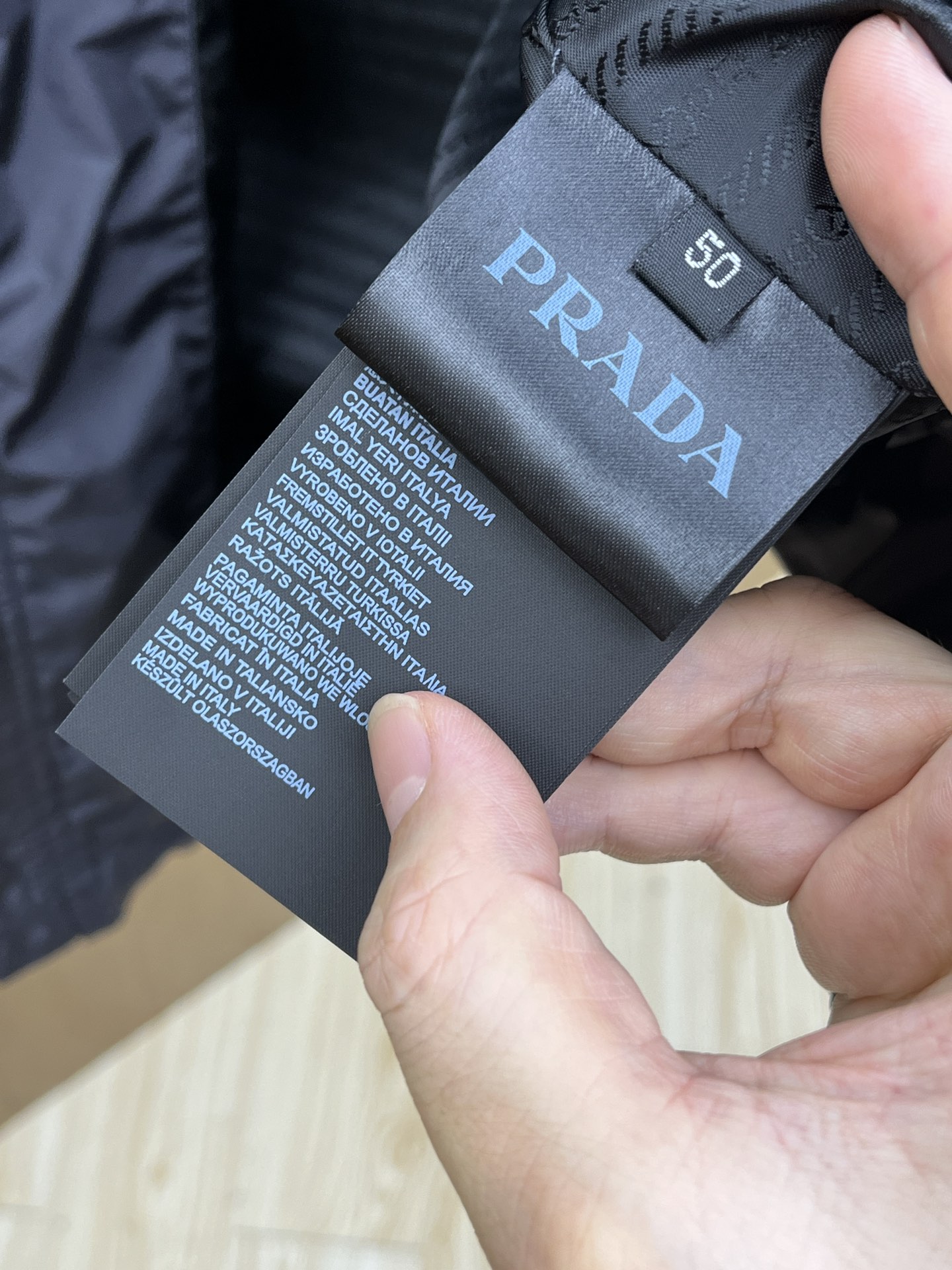 秋冬 PD 🔥🔥ss秋冬新款P家立领夹克。经典设计感与颜值爆棚的外套，品质更是无法挑剔品控可以直接入手，