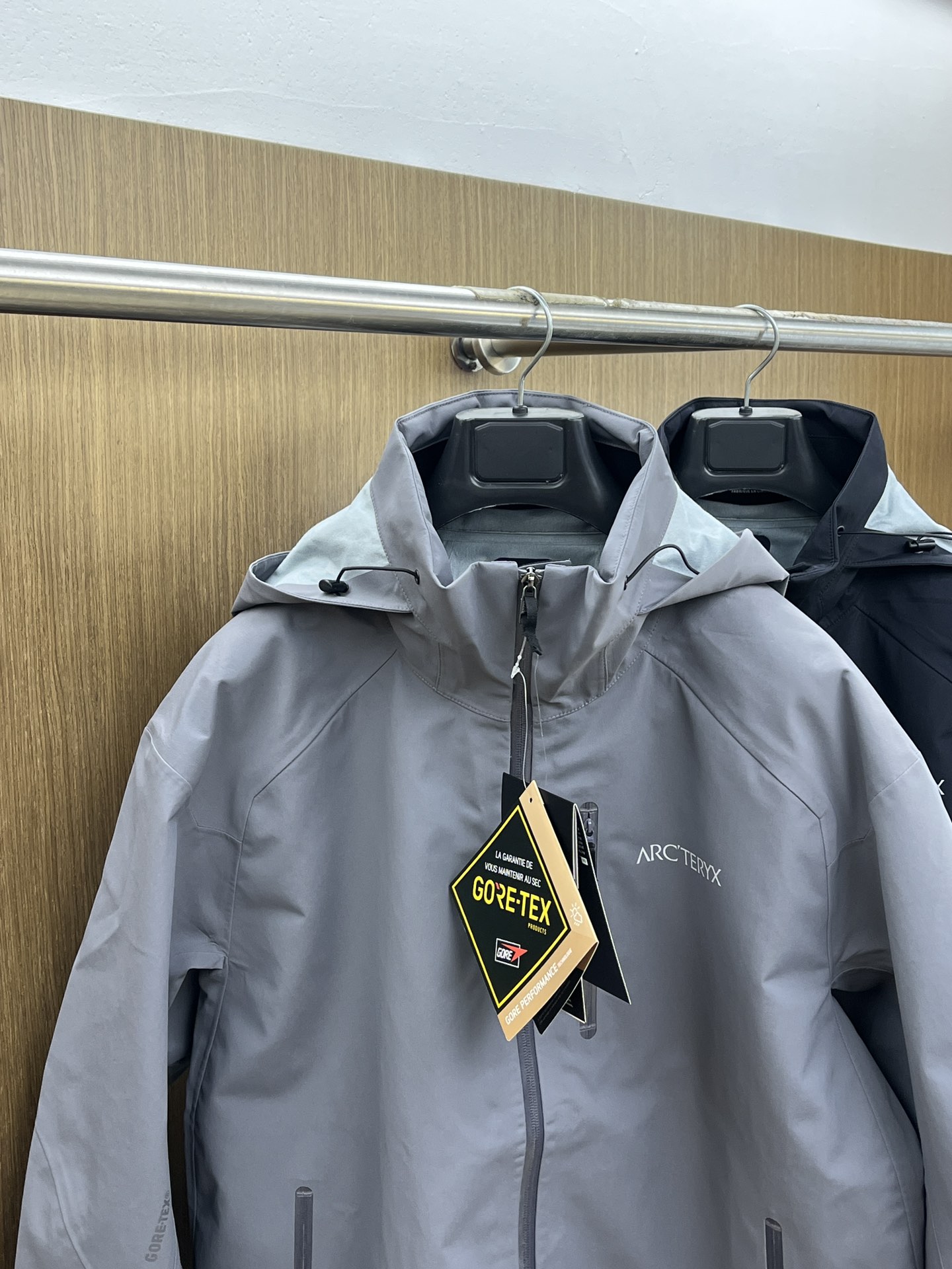 秋冬 Arc 🔥官网同款 原厂货💥独家专供最新时尚秋冬夹克 经典设计感与颜值爆棚的外套，品质更是无法挑剔