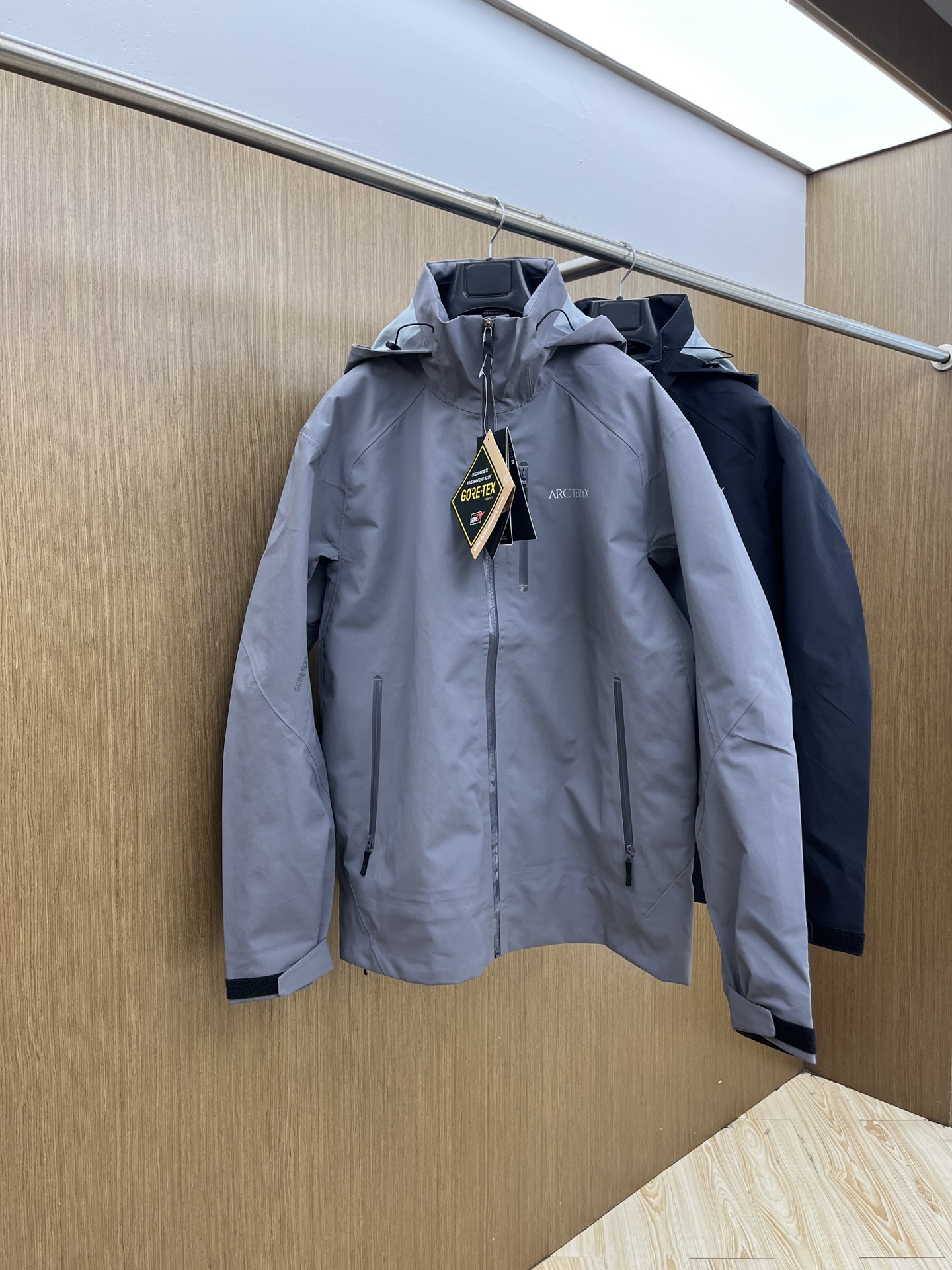 秋冬 Arc 🔥官网同款 原厂货💥独家专供最新时尚秋冬夹克 经典设计感与颜值爆棚的外套，品质更是无法挑剔