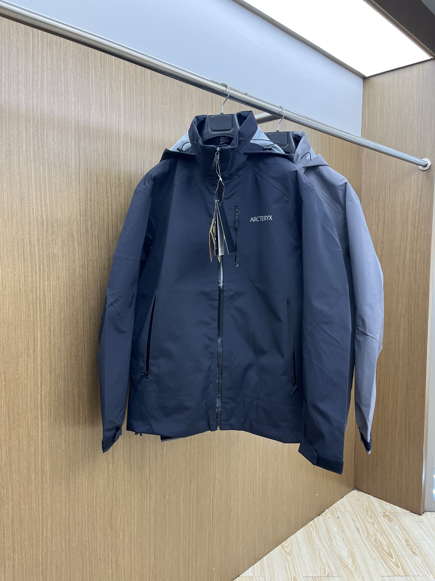 NO:530025,The same style on the official website of Autumn and Winter Arc, the original product is exclusively for the latest fashionable autumn and winter jackets. A jacket with a classic design and appearance are even more picky and quality control. You can buy it directly. You can't get it wrong! fjj can feel its powerful aura through the detailed pictures, and the effect of gathering and keeping warm is significant, so there is no need to worry about the chill! It is both fashionable and functional, and the whole style looks more luxurious and elegant! Size M-XL, Jackets & coats, Jackets & coats, Alexander wang19860909秋冬 Arc 官网同款 原厂货独家专供最新时尚秋冬夹克 经典设计感与颜值爆棚的外套,品质更是无法挑剔品控可以直接入手,不容过错的高端臻品！fjj通过细节图片便可感受到它强悍的气场,聚温保暖效果显著,完全不用担心会有一点寒意！时尚与功能性兼备,整款显得更加的奢华大气！ 尺码M-XL,,jackets & coats,jackets & coats,alexander wang,Men's clothing