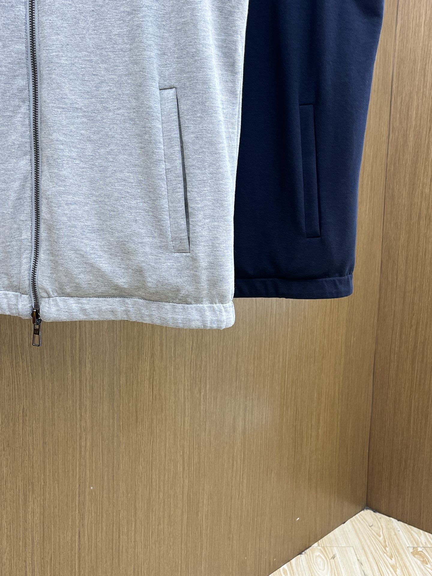 秋冬 lP🆕🔥🔥SS秋冬新款双面马甲外套。最新款。定制面料软糯亲肤，抗皱有型，上身舒适；胸前饰以品牌lo