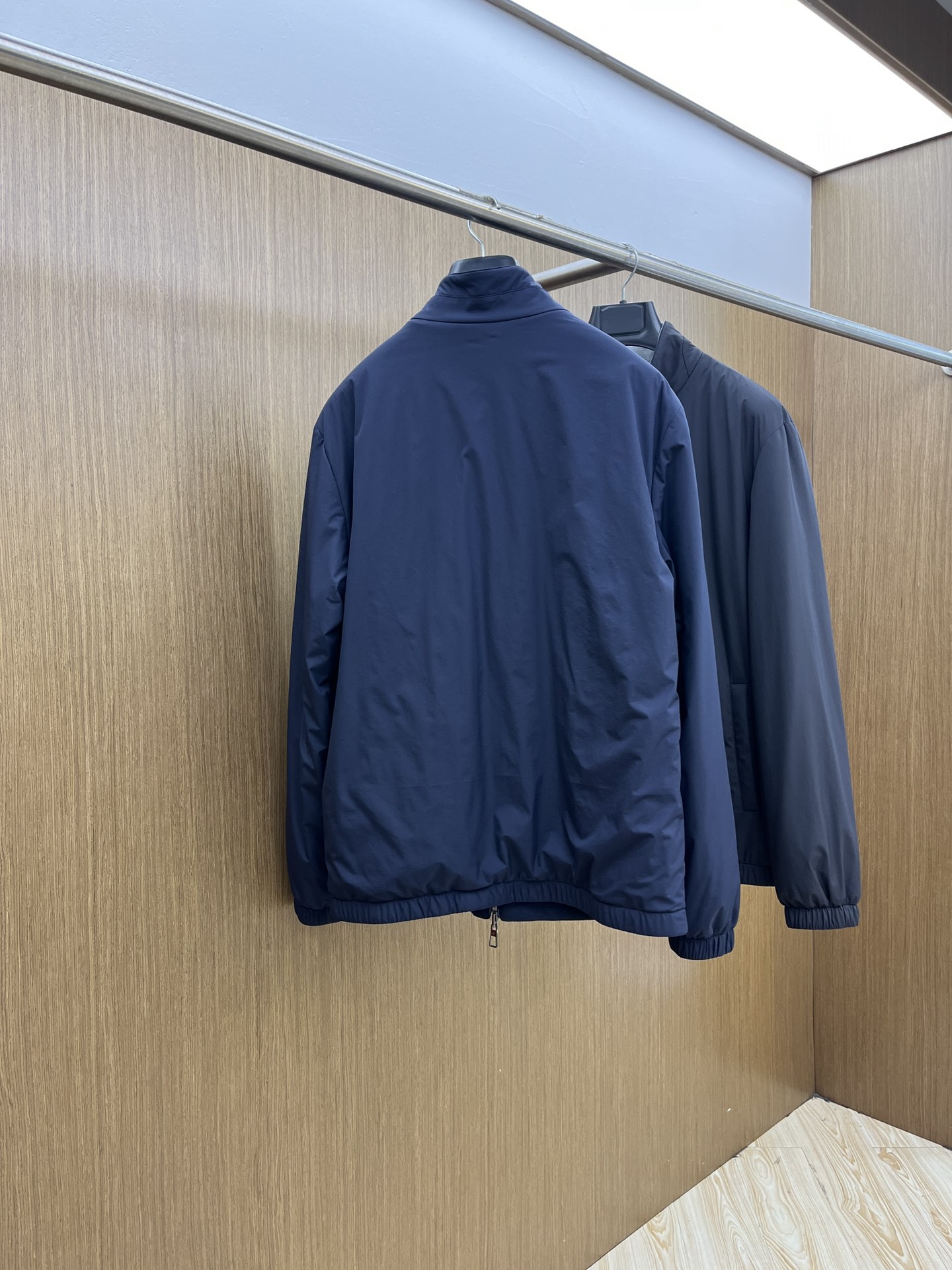 秋冬 lP🆕🔥🔥SS秋冬新款双面立领棉服外套。最新款。定制面料软糯亲肤，抗皱有型，上身舒适；胸前饰以品牌