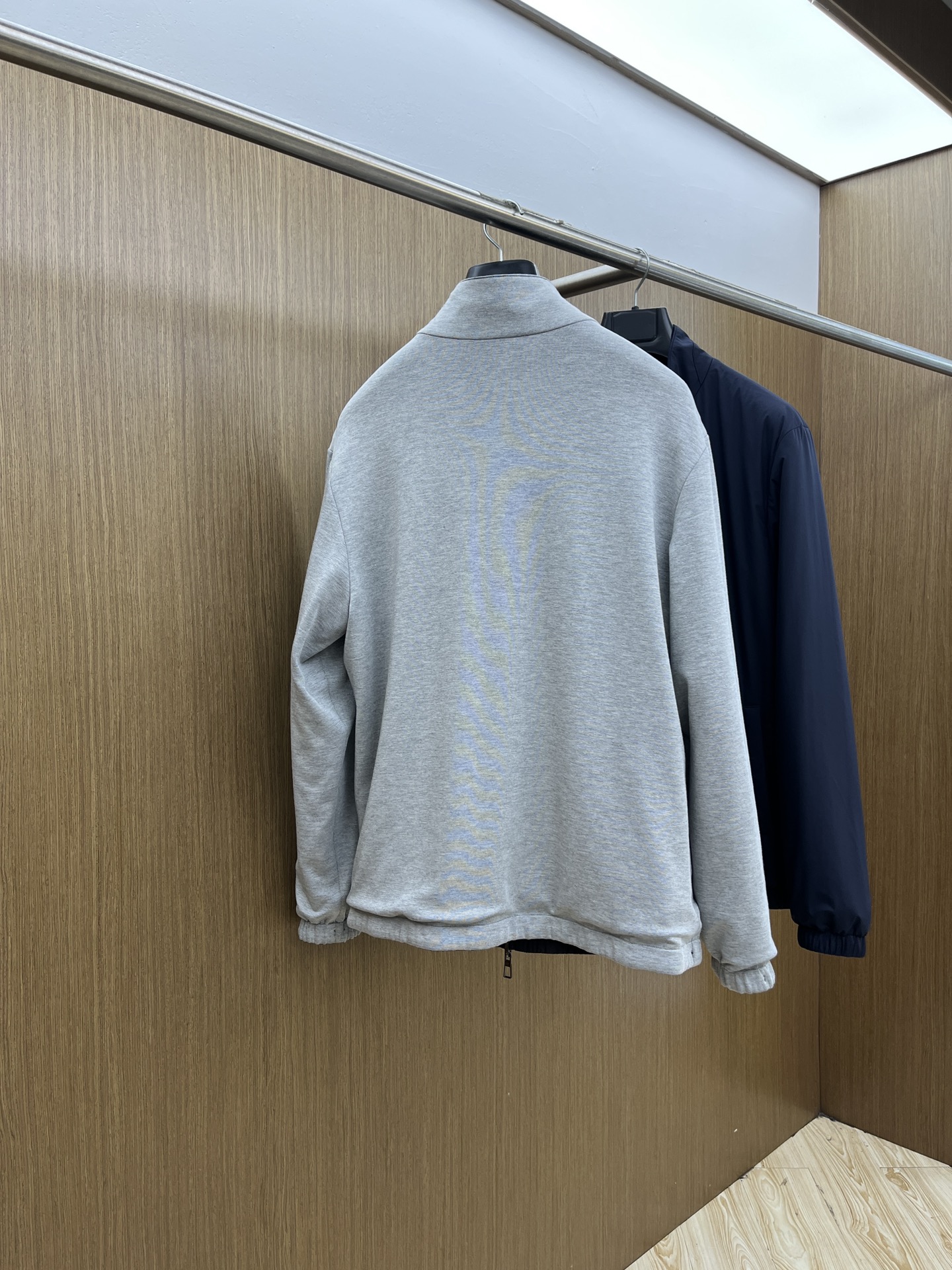 秋冬 lP🆕🔥🔥SS秋冬新款双面立领棉服外套。最新款。定制面料软糯亲肤，抗皱有型，上身舒适；胸前饰以品牌