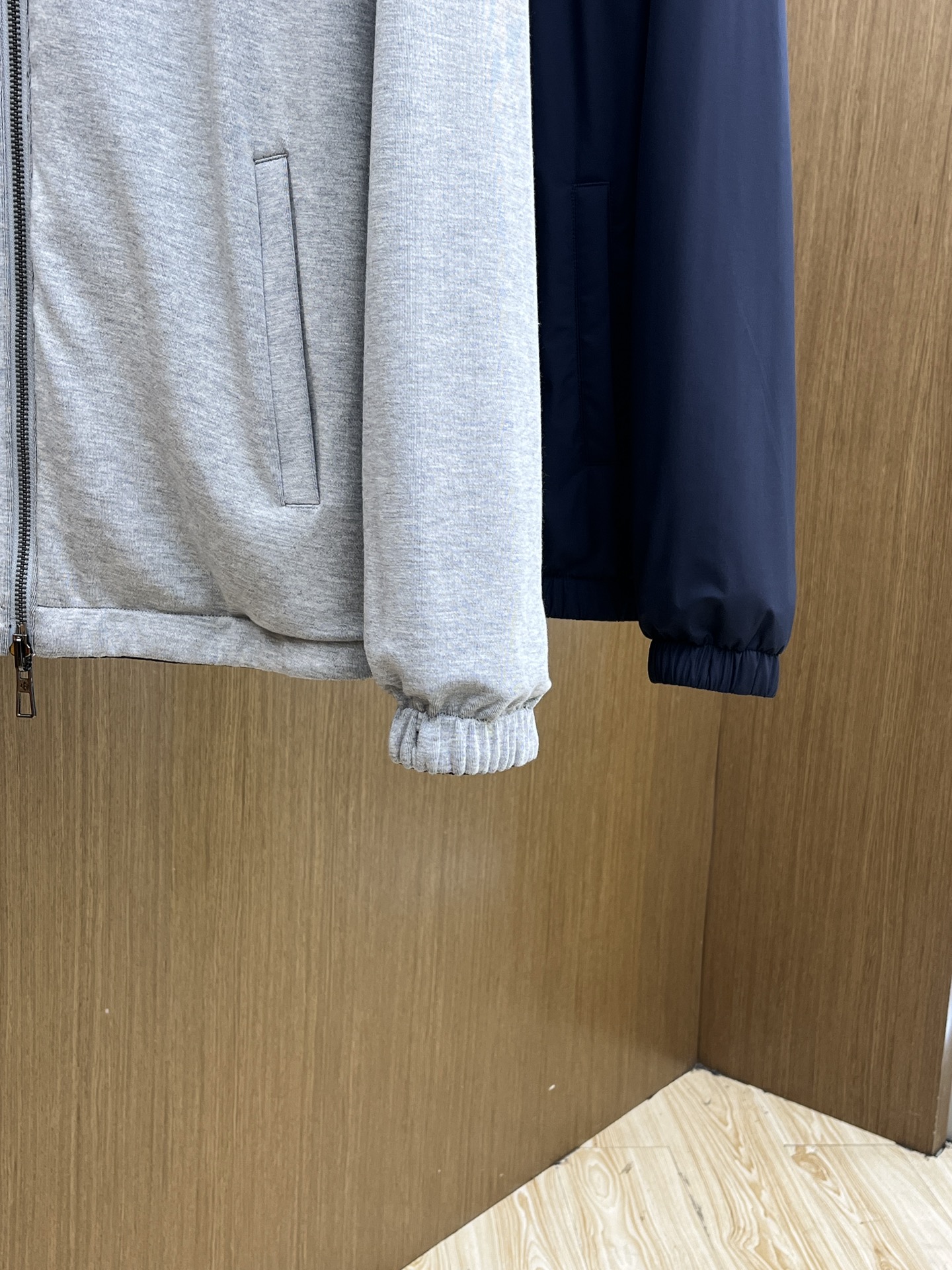 秋冬 lP🆕🔥🔥SS秋冬新款双面立领棉服外套。最新款。定制面料软糯亲肤，抗皱有型，上身舒适；胸前饰以品牌