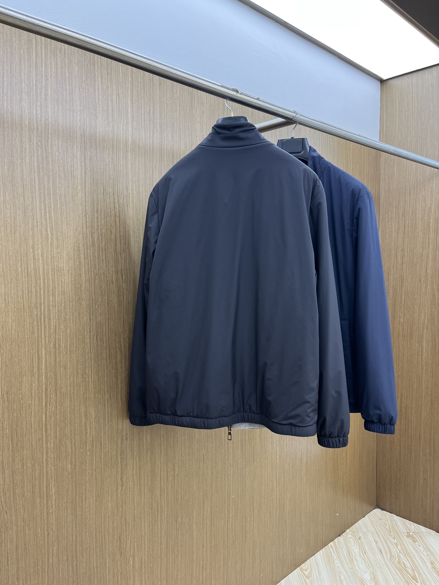 秋冬 lP🆕🔥🔥SS秋冬新款双面立领棉服外套。最新款。定制面料软糯亲肤，抗皱有型，上身舒适；胸前饰以品牌