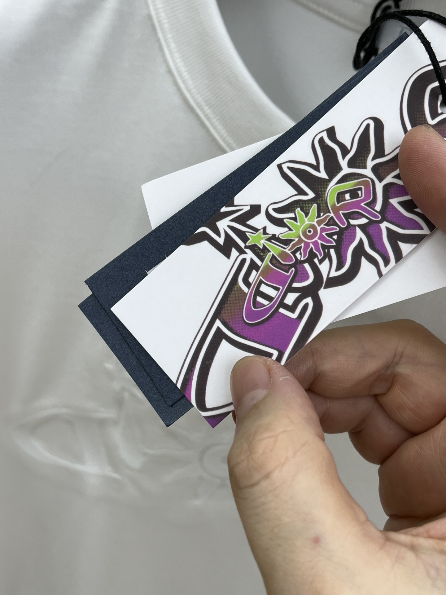  Dior迪奥极简主义与精致细节的完美碰撞💥  看似简约，实则暗藏小心机——立体绣花图案，低调又高级，仿