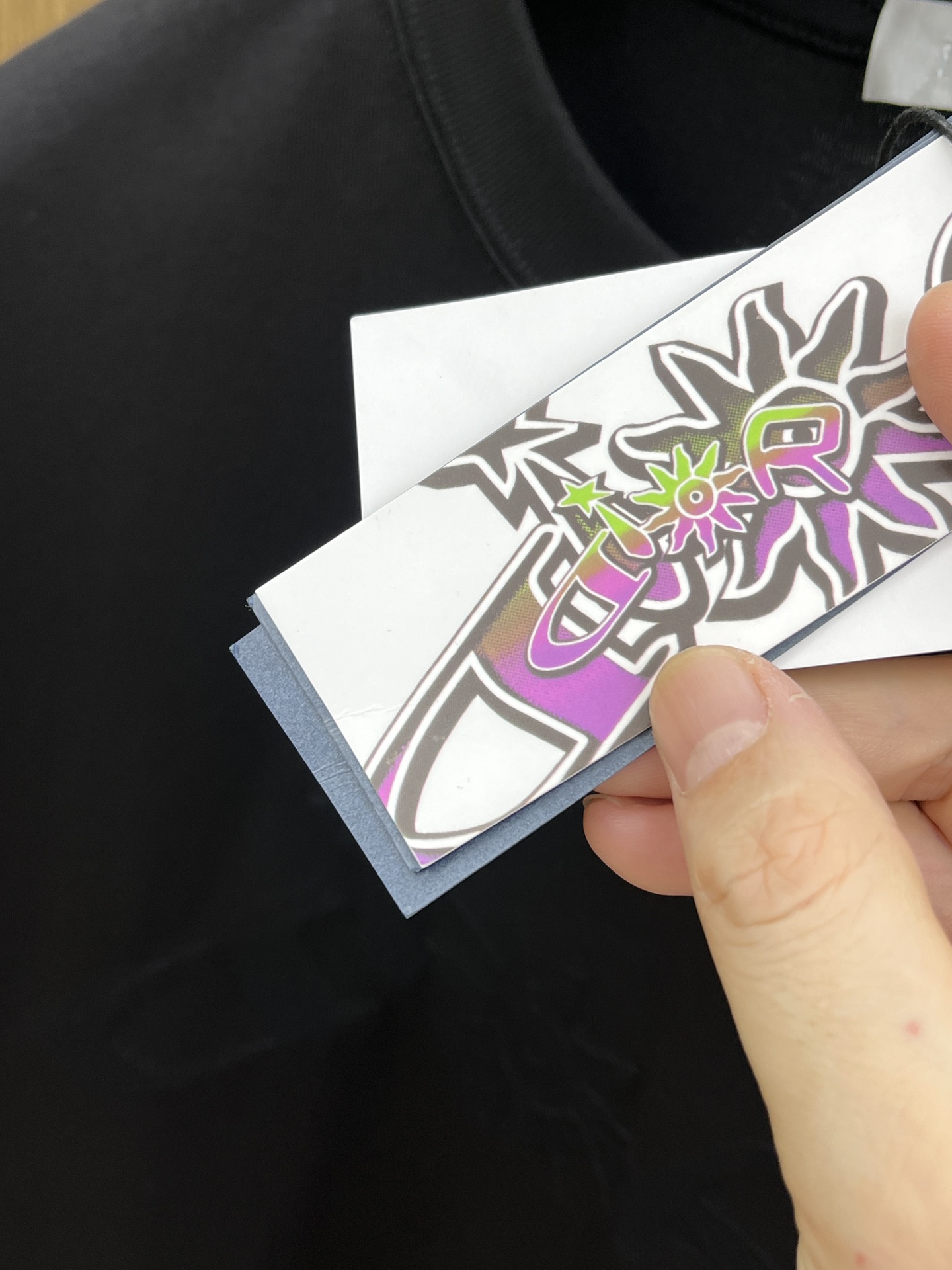  Dior迪奥极简主义与精致细节的完美碰撞💥  看似简约，实则暗藏小心机——立体绣花图案，低调又高级，仿