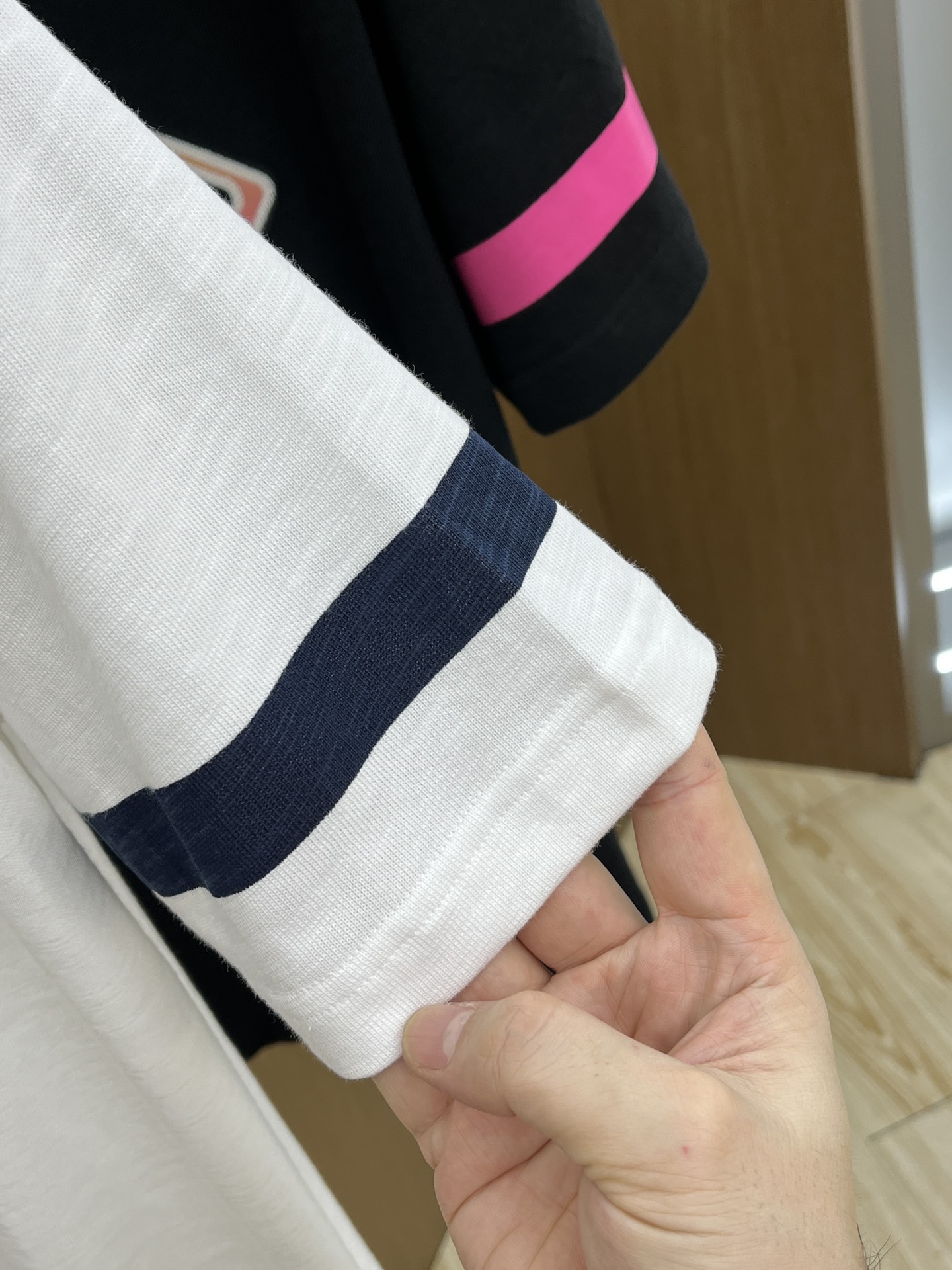  Dior × 运动风 ， 这波联名王炸谁懂啊💥  蓝调「DIOR」字母印花自带潮酷buff，袖口撞色利