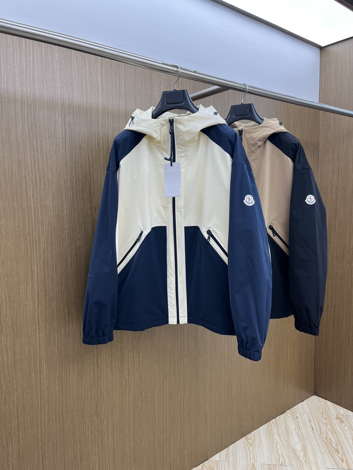 NO:520150,Autumn and Winter Mon's latest fashionable designer jacket. The details show the craftsmanship and the design changes of high-end structural tailoring are sufficient to show the diverse image changes of men, slim and neat, tailoring, fsh meets the popular multi-layered outfits nowadays, versatile styles of life. Number of 12,, jackets & coats, jackets & coats, alexander wang19860909秋冬 Mon 最新款时尚设计师款夹克外套.处处细节显工艺足够的高级结构性剪裁的设计改变来展现男士多样的形象变化,修身利落、剪裁合体,fsh满足时下正流行的多层次穿搭,生活百搭款式 码数12,,jackets & coats,jackets & coats,alexander wang,Men's clothing