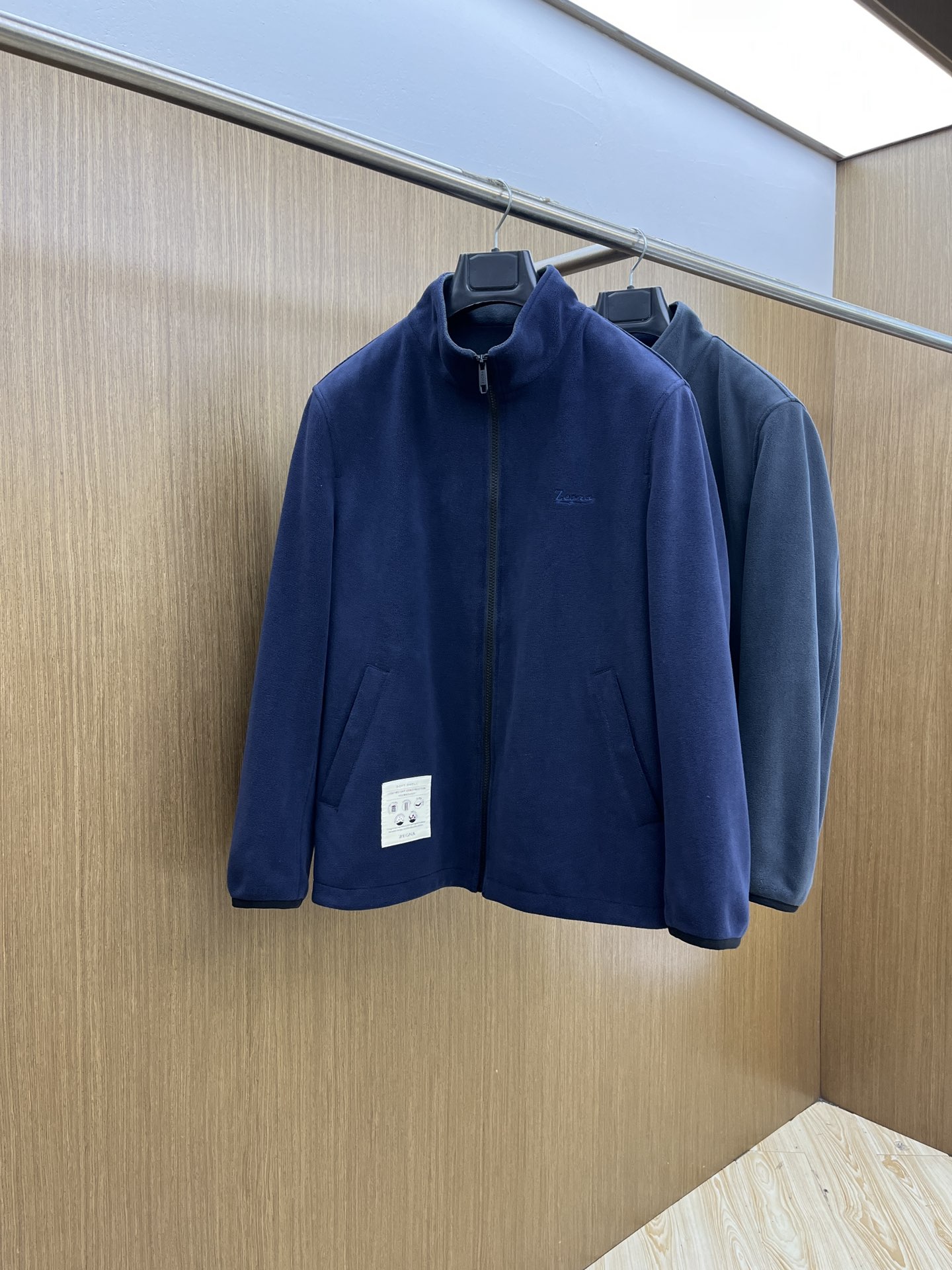 NO:520130,Autumn and winter fleece ZEGNA*Jenia 2025ss autumn and winter new style original single men's casual autumn and winter stand-up collar fleece jacket breathable and comfortable high-end customization high-end version fashionable and versatile imported fabrics with super soft and delicate touch fsh skin-friendly and comfortable high-end quality OEM factory fine-made top body very good Men's essential items complete three standards Number M-3XL, zegna, jackets & coats, alexander wang19860909秋冬 摇粒绒ZEGNA*杰尼亚 2025ss秋冬新款原单男士休闲秋冬立领摇粒绒外套 透气舒适 高端定制 高版本 时尚百搭爆款进口面料 手感超柔软细腻 fsh穿着亲肤舒适 高端精品 代工厂精细做上身非常赞 男士必备单品 三标齐全 码数M-3XL,,zegna,jackets & coats,alexander wang,Men's clothing