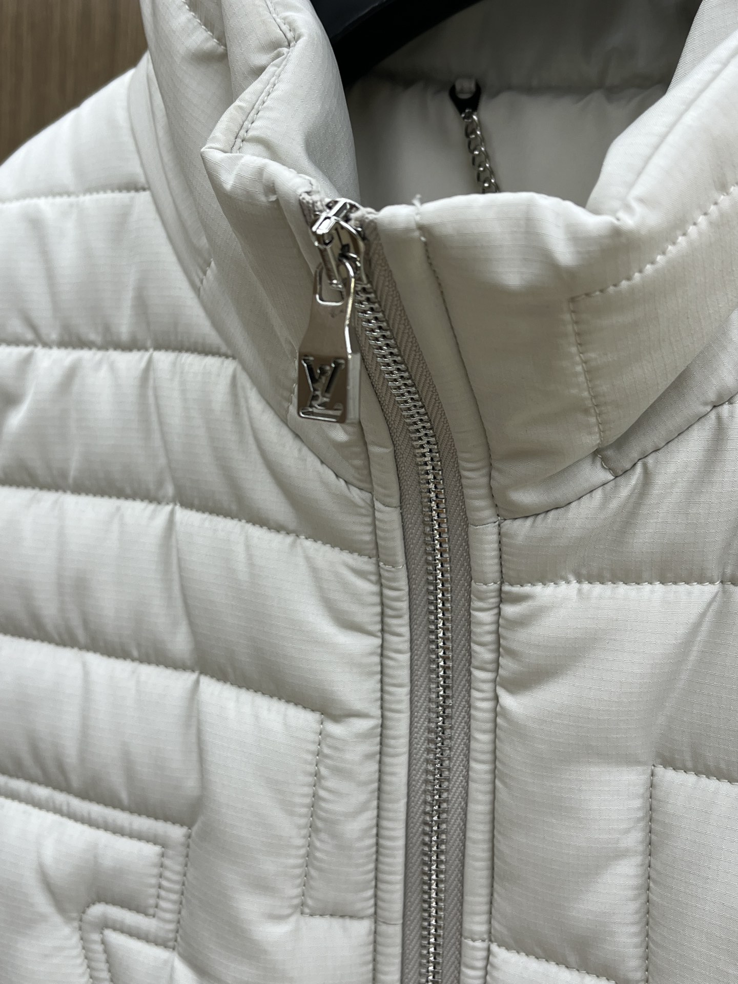 秋冬 棉服🆕1V*路易威登 高版本 2025AW秋冬新款菱型格棉外套，这款菱型格棉服外套采用裥棉设计，手