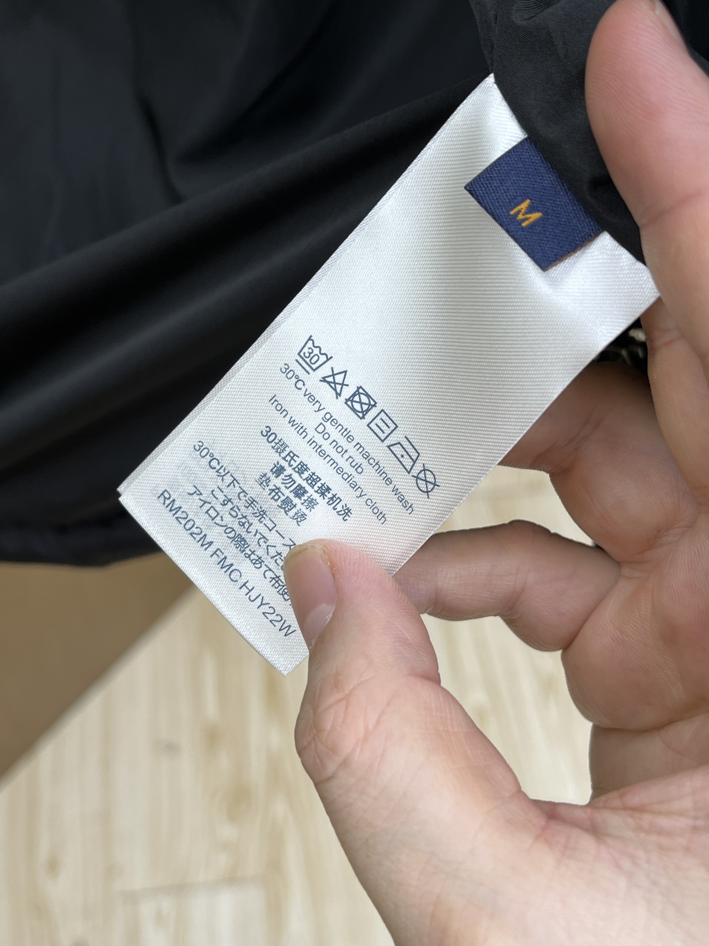 秋冬 棉服🆕1V*路易威登 高版本 2025AW秋冬新款菱型格棉外套，这款菱型格棉服外套采用裥棉设计，手