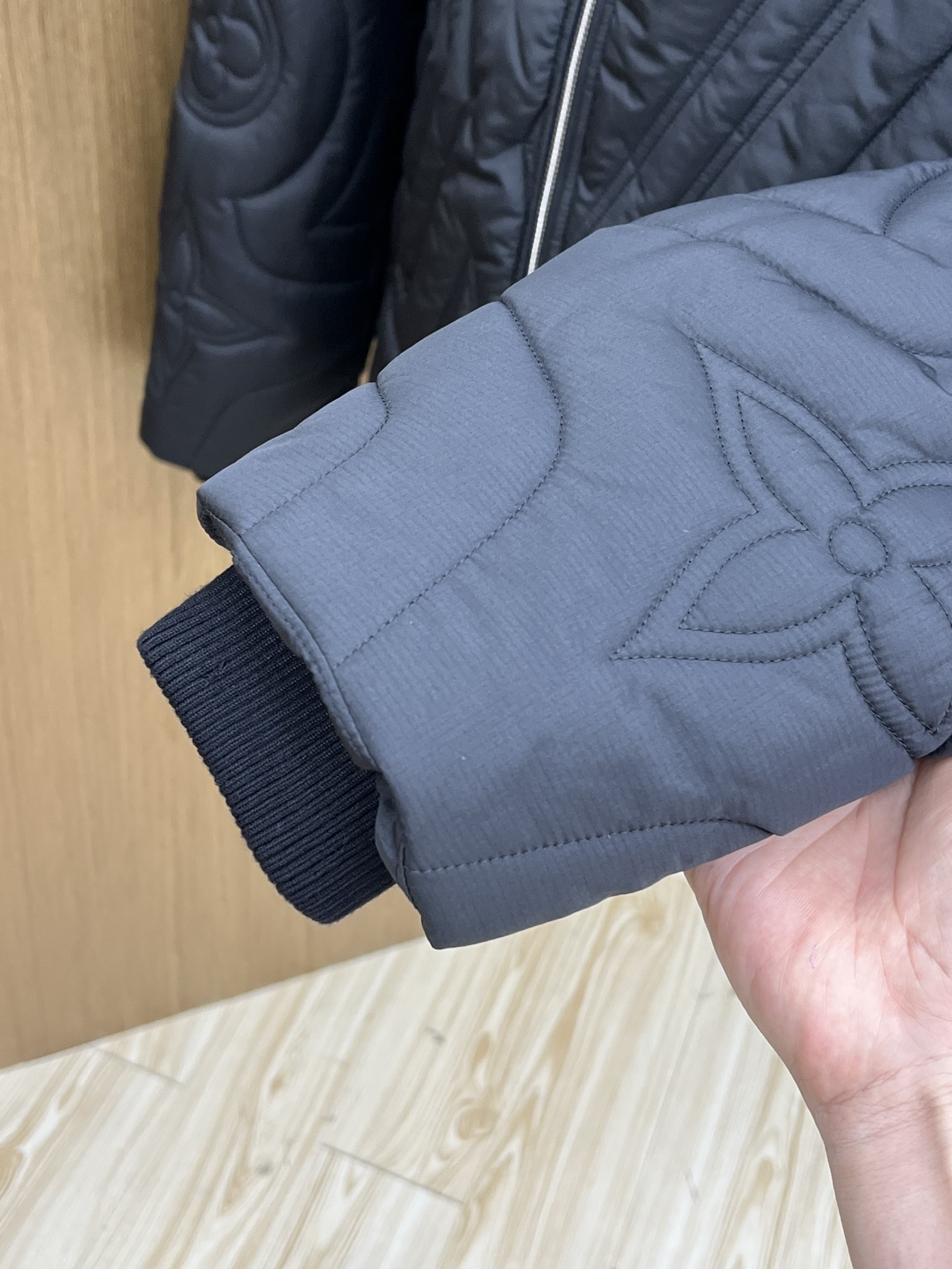 秋冬 棉服🆕1V*路易威登 高版本 2025AW秋冬新款菱型格棉外套，这款菱型格棉服外套采用裥棉设计，手