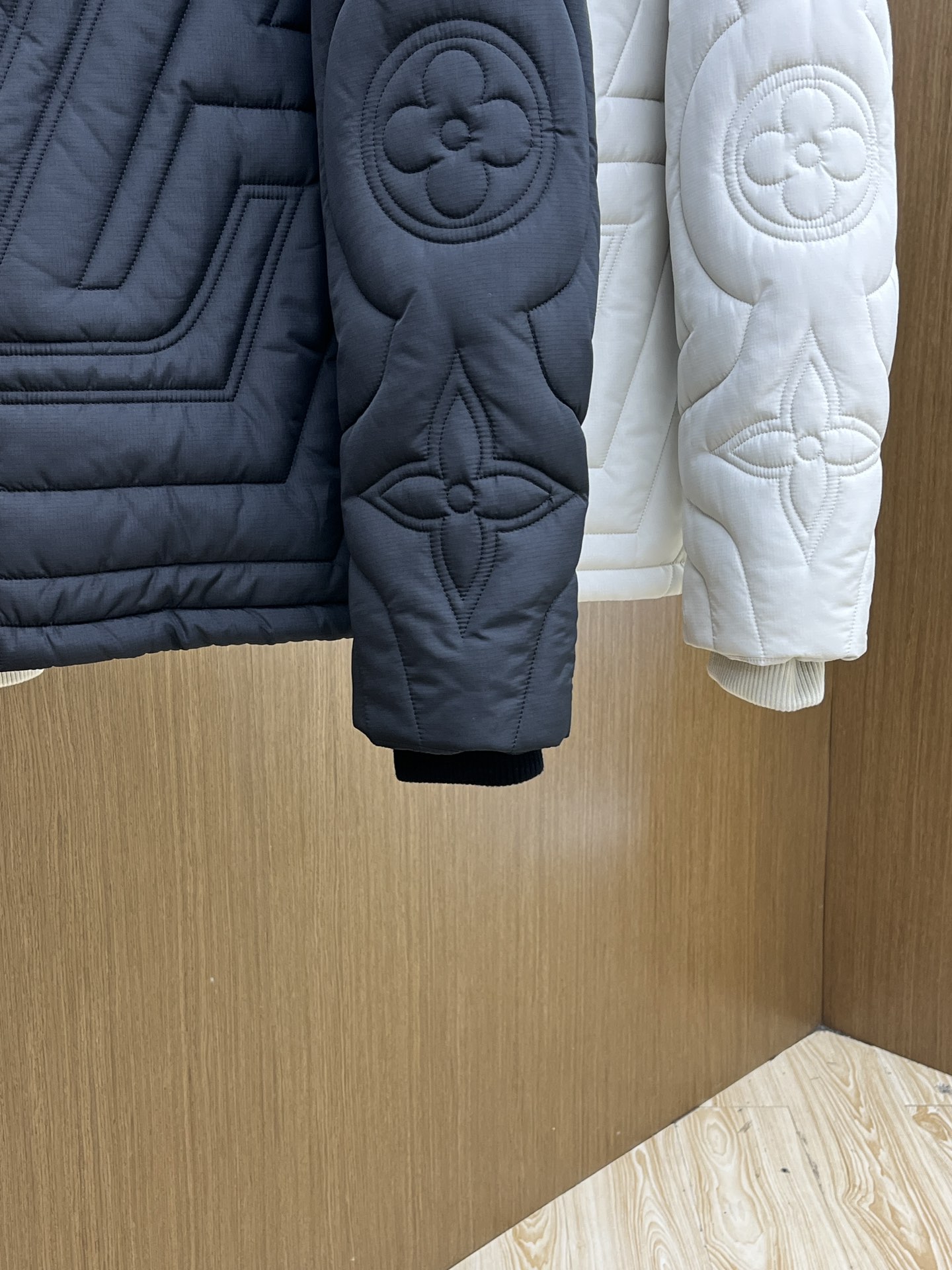 秋冬 棉服🆕1V*路易威登 高版本 2025AW秋冬新款菱型格棉外套，这款菱型格棉服外套采用裥棉设计，手