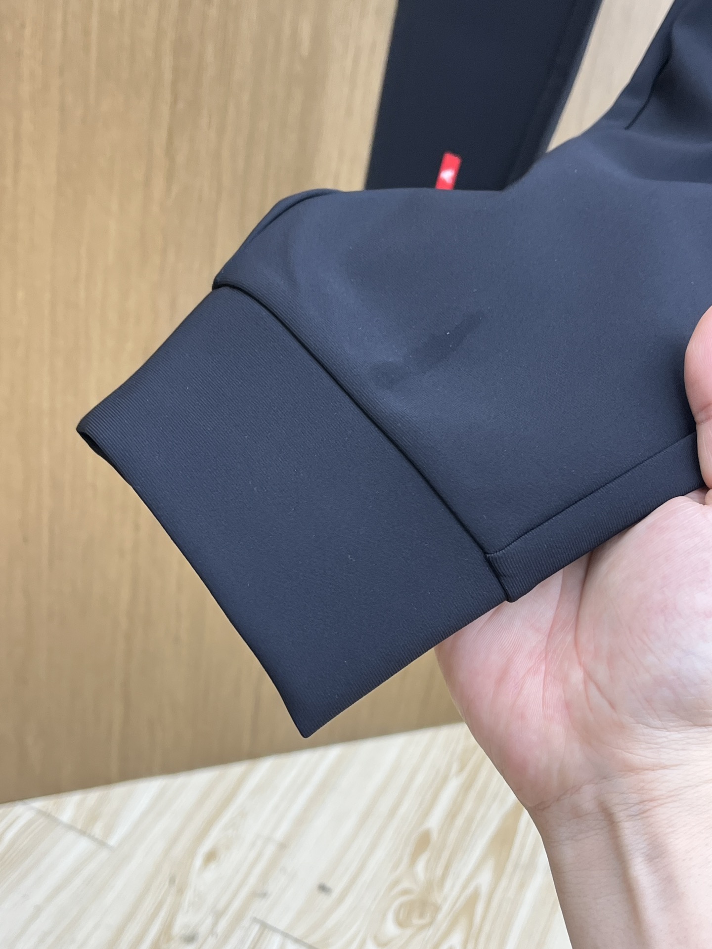秋冬 PD 🔥秋冬新品#普拉达休闲裤 👖 面料采用客供定制面料  面料细腻柔软上身舒适  fjj下摆设计