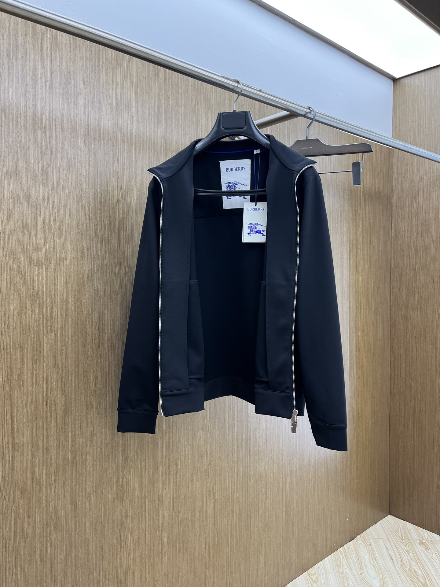 秋冬 BBR 🔥秋冬新品#巴宝莉休闲外套  面料采用客供定制面料  面料细腻柔软上身舒适  fjj胸前设