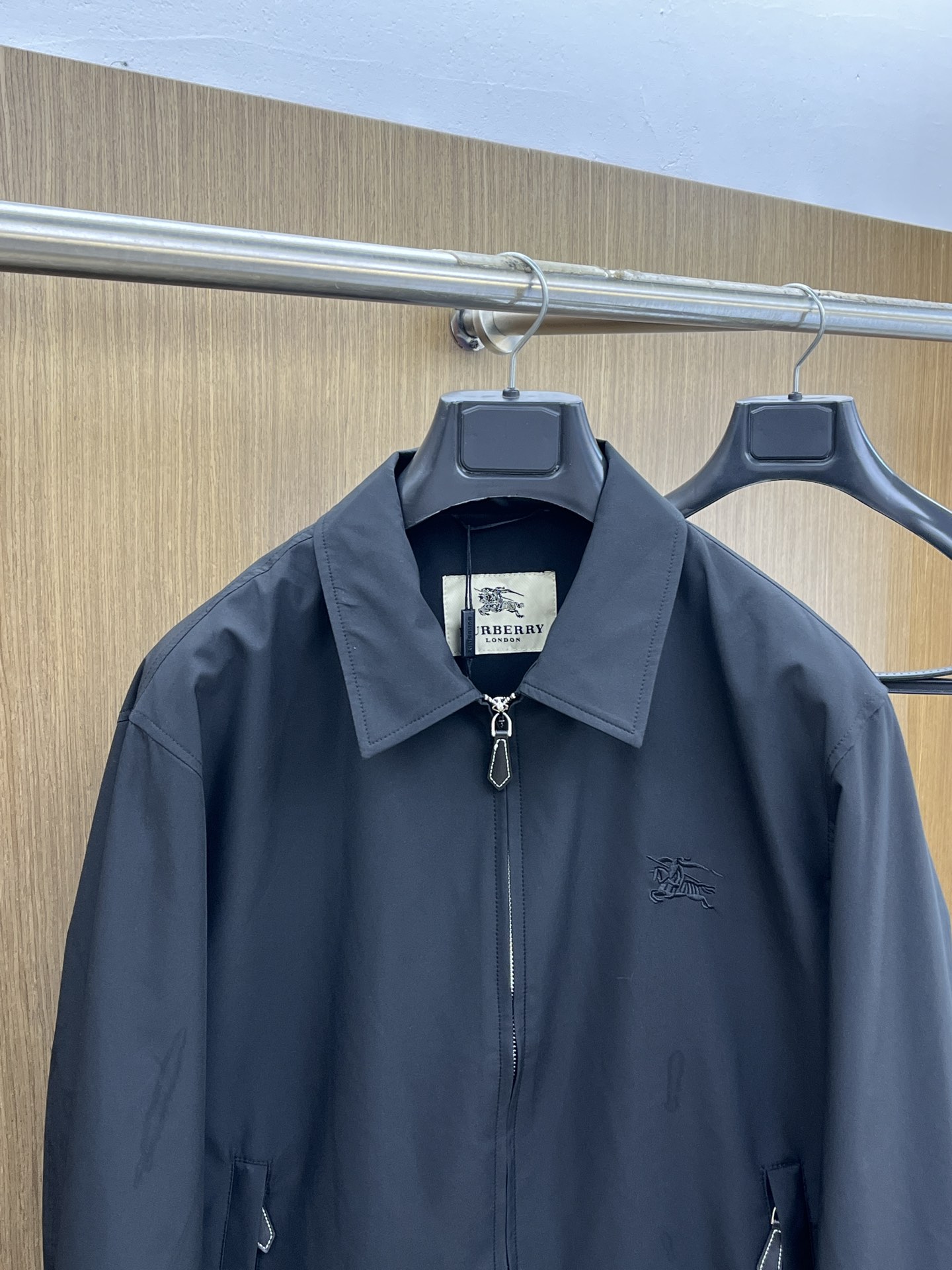 秋冬 BBR 🔥秋冬新品#巴宝莉休闲翻领外套  面料采用客供定制面料  面料细腻柔软上身舒适  原版五金