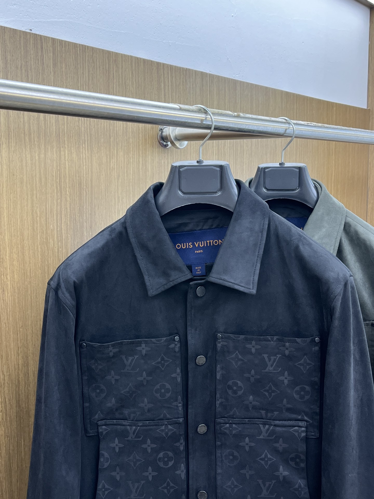 秋冬 LV 🔥🔥秋款新款夹克外套🧥
原版11订制五金配件全进口原版定制 欢迎专柜对比 超柔软 超级重工 
