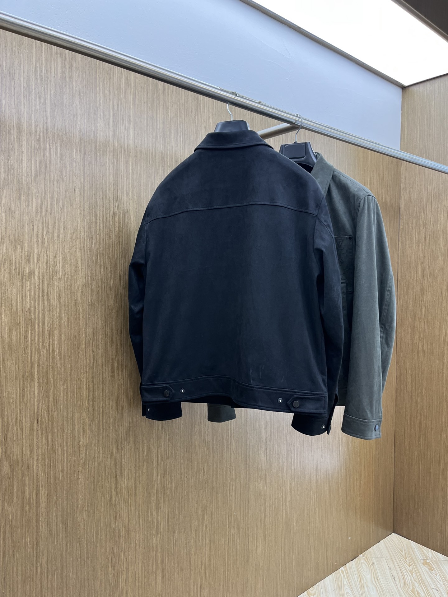秋冬 LV 🔥🔥秋款新款夹克外套🧥
原版11订制五金配件全进口原版定制 欢迎专柜对比 超柔软 超级重工 