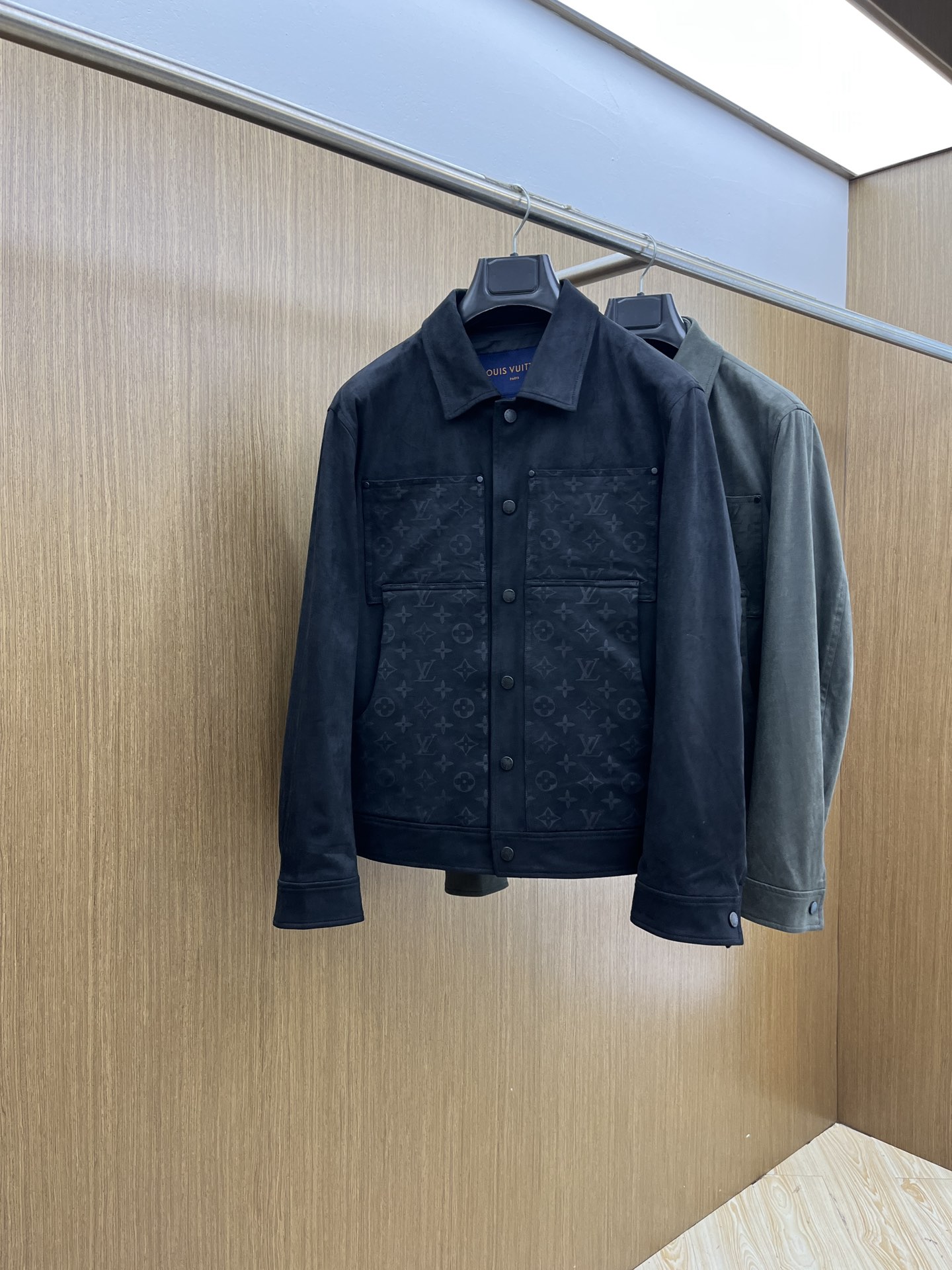 秋冬 LV 🔥🔥秋款新款夹克外套🧥
原版11订制五金配件全进口原版定制 欢迎专柜对比 超柔软 超级重工 