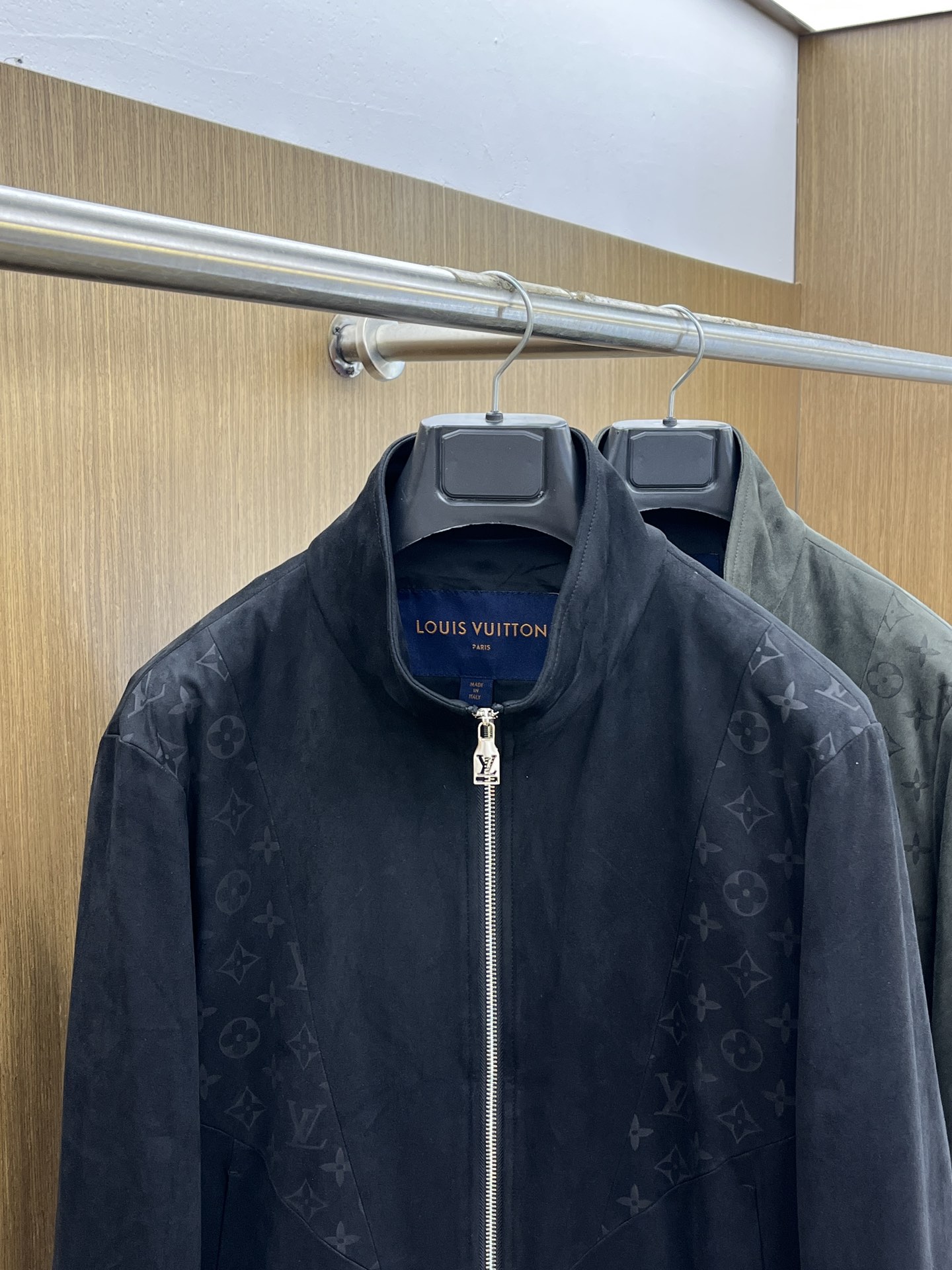 秋冬 LV 🔥🔥秋款新款夹克外套🧥
原版11订制五金配件全进口原版定制 欢迎专柜对比 超柔软 超级重工 