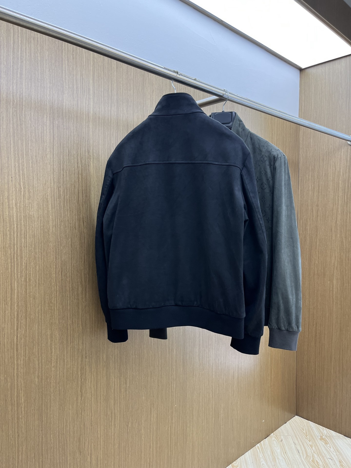 秋冬 LV 🔥🔥秋款新款夹克外套🧥
原版11订制五金配件全进口原版定制 欢迎专柜对比 超柔软 超级重工 
