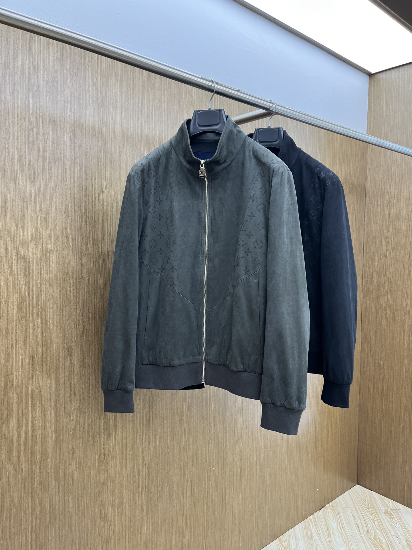 秋冬  LV 🔥🔥秋款新款夹克外套🧥
原版11订制五金配件全进口原版定制 欢迎专柜对比 超柔软 超级重工