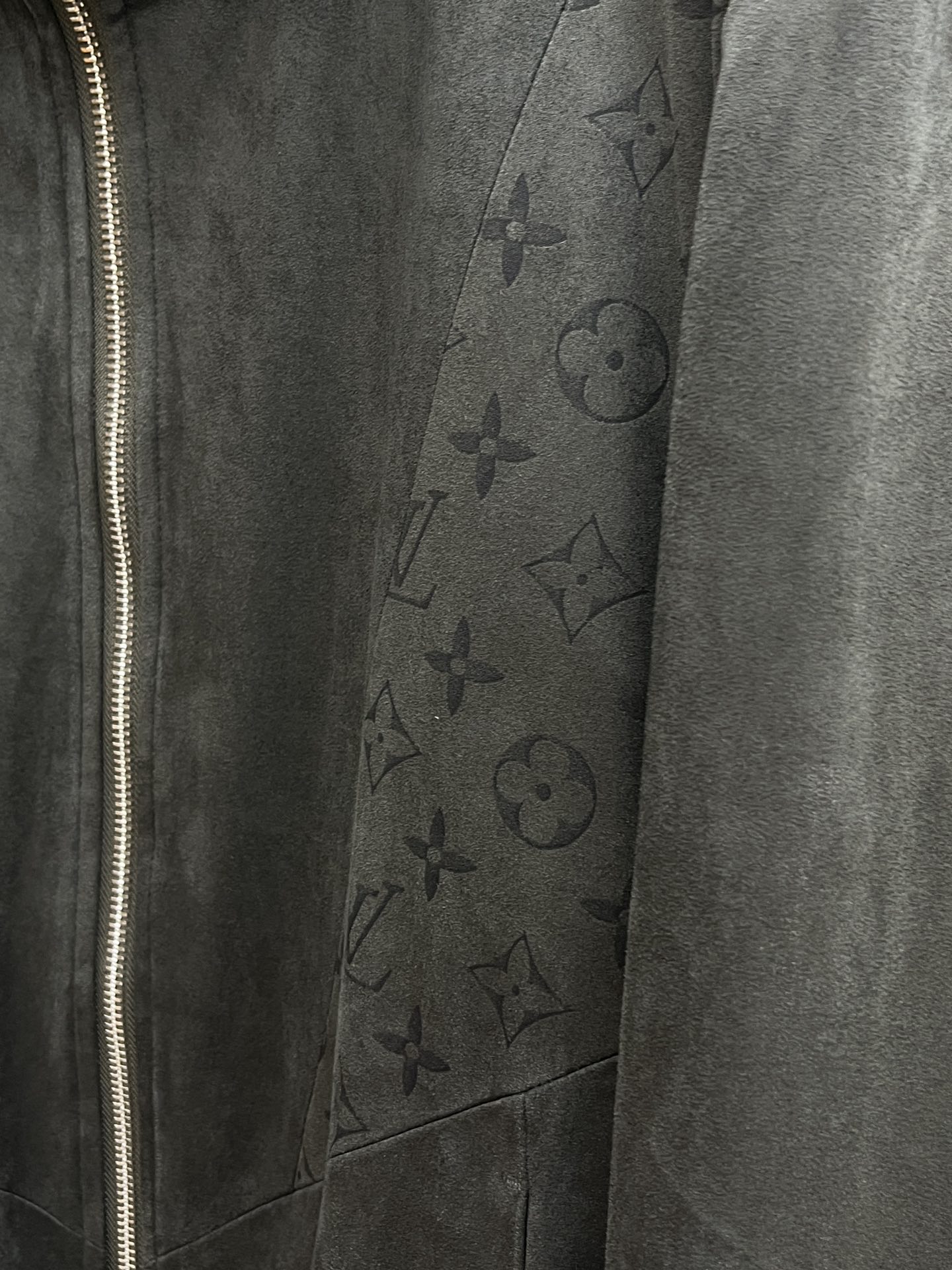 秋冬  LV 🔥🔥秋款新款夹克外套🧥
原版11订制五金配件全进口原版定制 欢迎专柜对比 超柔软 超级重工