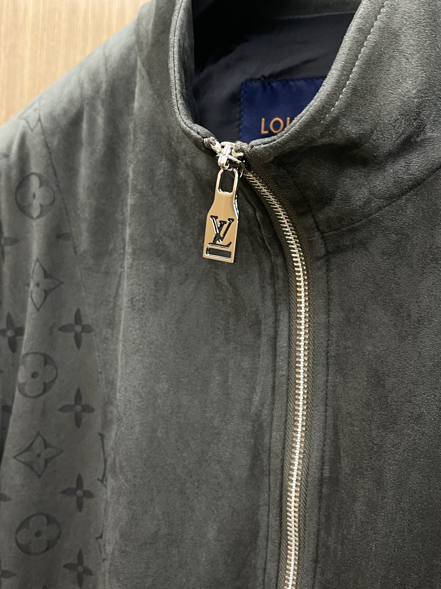 秋冬  LV 🔥🔥秋款新款夹克外套🧥
原版11订制五金配件全进口原版定制 欢迎专柜对比 超柔软 超级重工