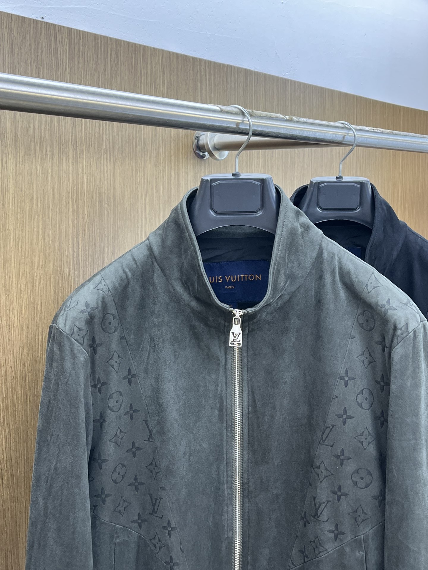 秋冬  LV 🔥🔥秋款新款夹克外套🧥
原版11订制五金配件全进口原版定制 欢迎专柜对比 超柔软 超级重工