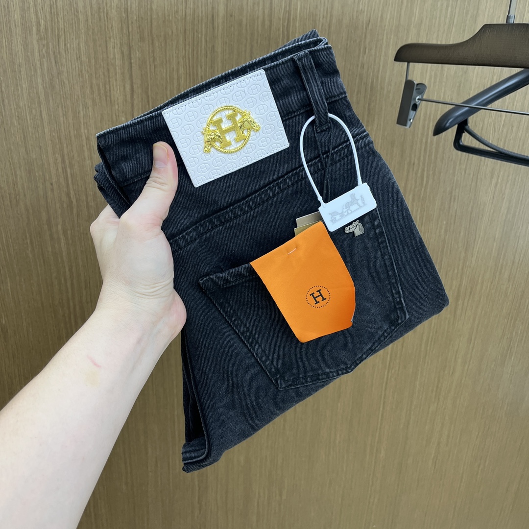 NO:509346,Autumn and Winter Her high-end customization, 25SS autumn and winter latest jeans are available at the counter simultaneously, imported color fixing fabrics, original custom reproduction, customer-supplied hardware and auxiliary materials, original quality, heavy industry washing, fine workmanship and excellent upper body!  Preferred single product produced by fax, number 29-38 without 35.37, jeans, alexander wang19860909秋冬 Her 高端定制、25SS秋冬最新款牛仔裤 柜台同步发售 进口固色面料 原版定制复刻 客供五金辅料 原单品质 重工洗水 做工走线精细 上身绝佳！优选单品 fax出品 码数29-38无35.37,,jeans,alexander wang,Men's clothing