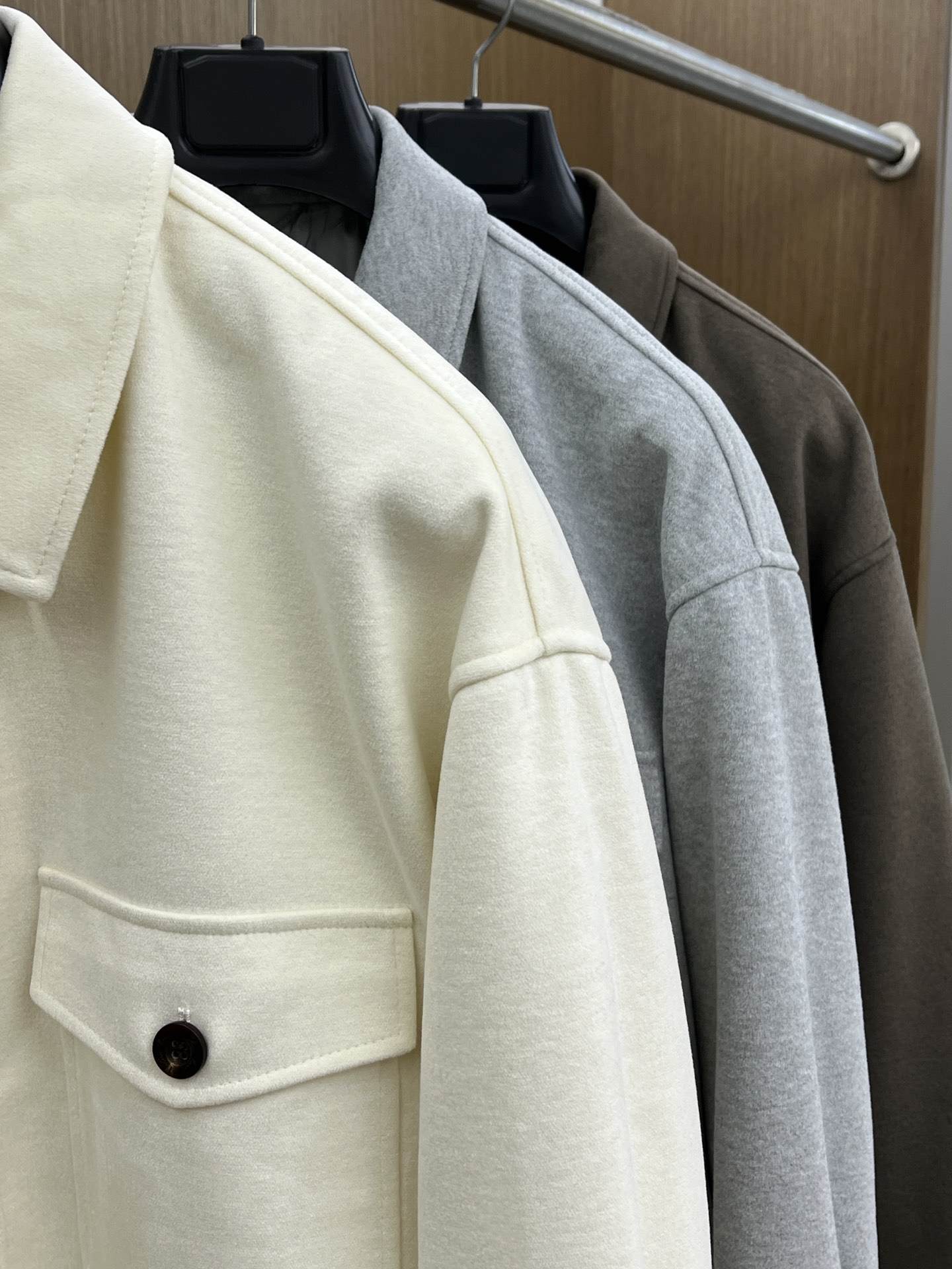 秋冬 lP🆕 🔥秋冬新款男士商务休闲毛呢翻领夹克外套，面料与辅料皆为客供，定织定染而成，触感极为柔软细腻