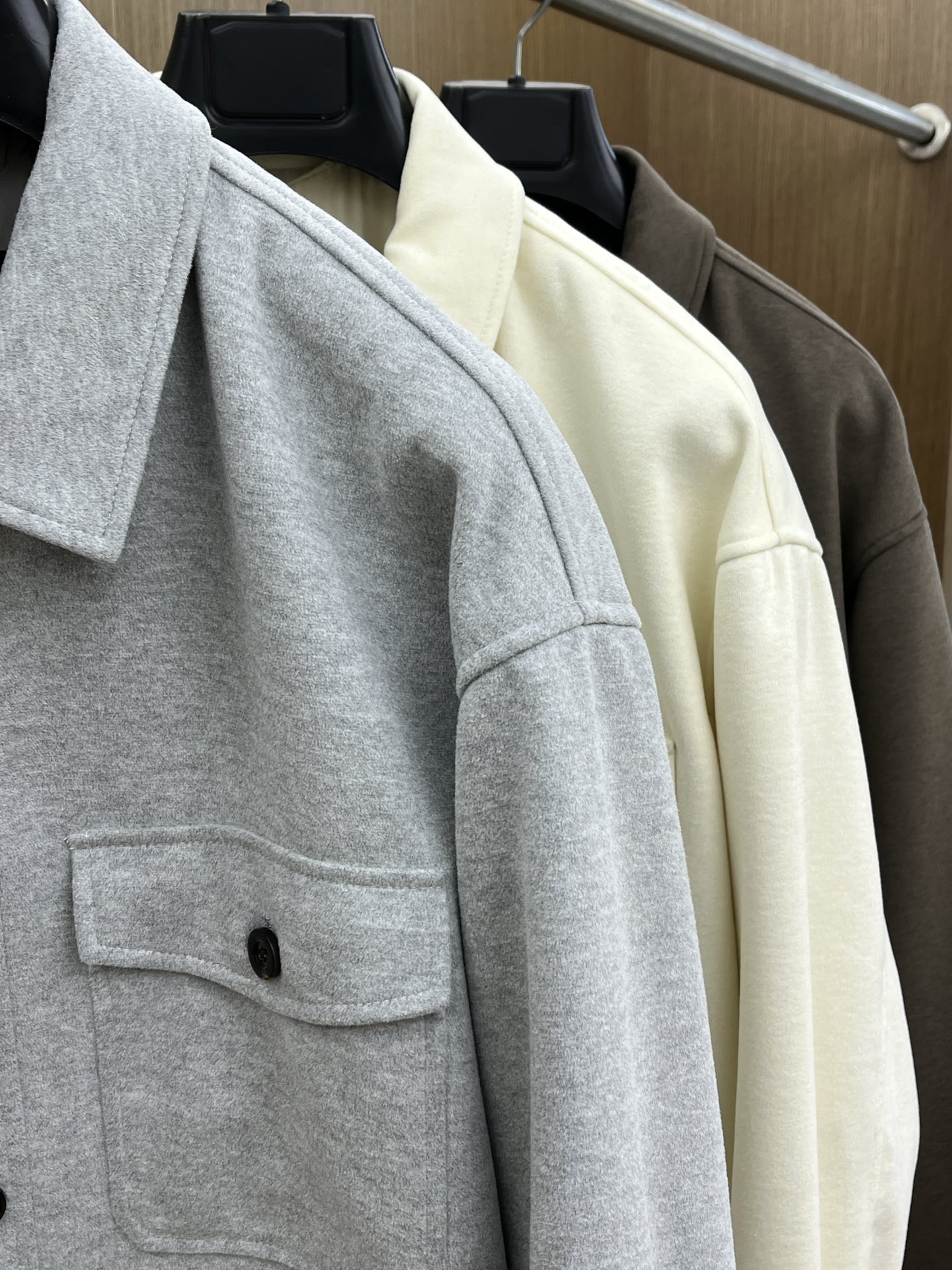 秋冬 lP🆕 🔥秋冬新款男士商务休闲毛呢翻领夹克外套，面料与辅料皆为客供，定织定染而成，触感极为柔软细腻